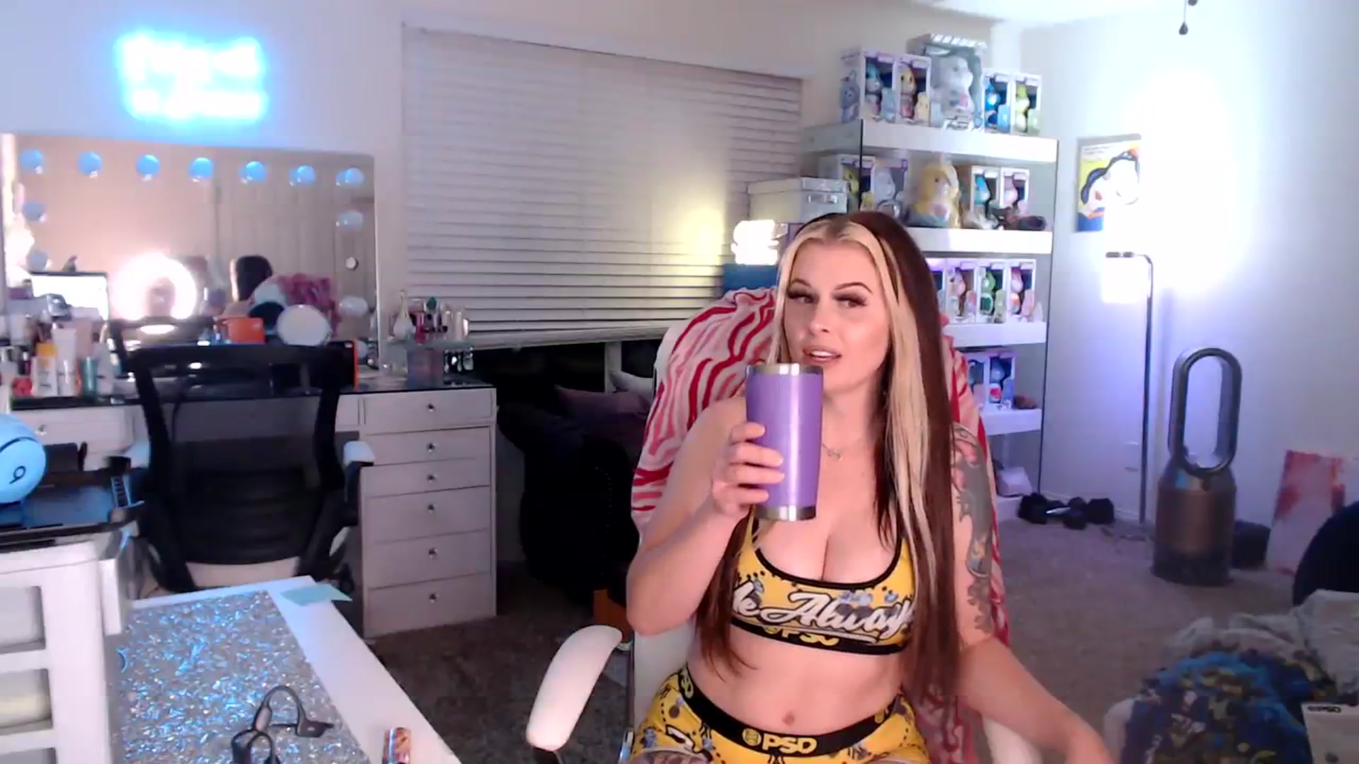 Gallery image thumbnail from SmokinSage's myfreecams stream on, 07/25/2023, 10:24 image 11 of 20