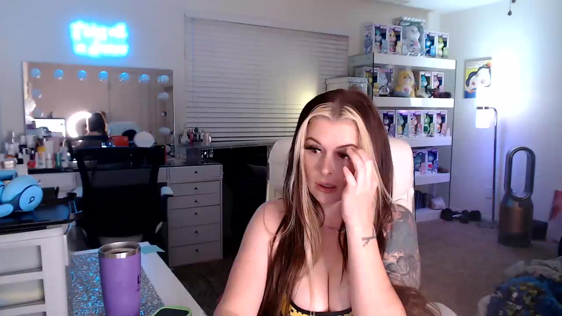 Gallery image thumbnail from SmokinSage's myfreecams stream on, 07/25/2023, 12:23 image 18 of 20