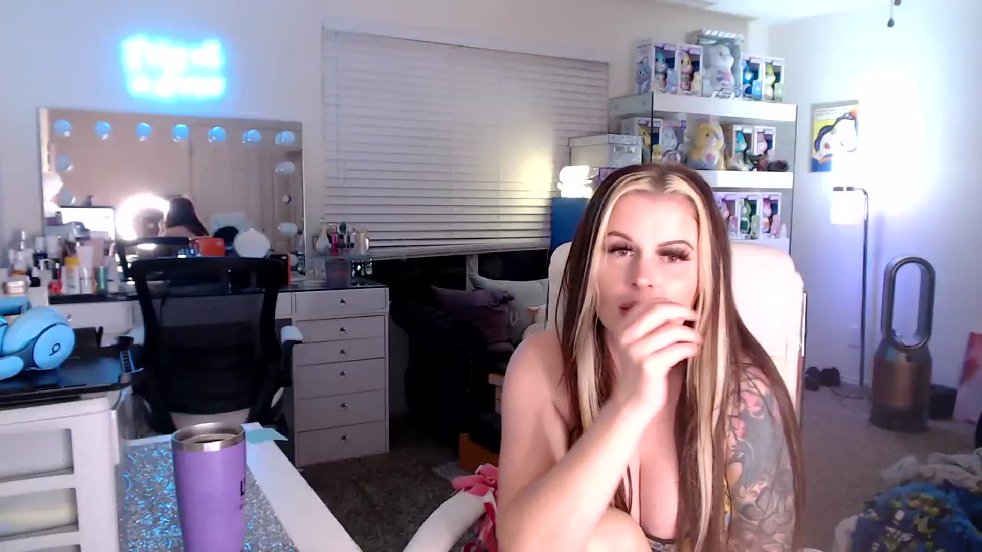 Gallery image thumbnail from SmokinSage's myfreecams stream on, 07/25/2023, 12:23 image 3 of 20