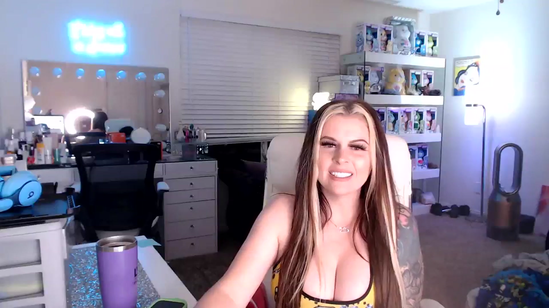 Gallery image thumbnail from SmokinSage's myfreecams stream on, 07/25/2023, 12:23 image 17 of 20