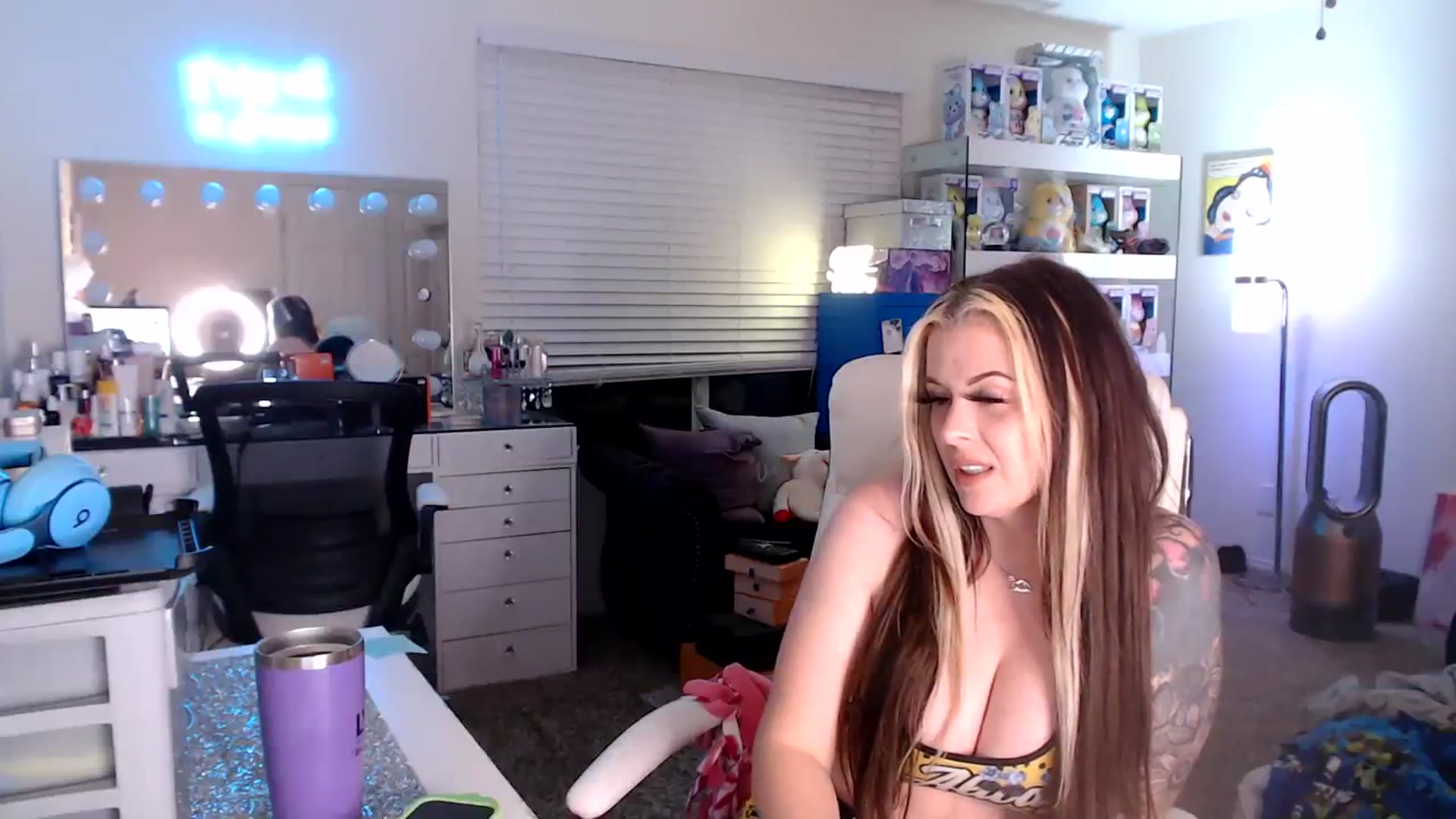 Gallery image thumbnail from SmokinSage's myfreecams stream on, 07/25/2023, 12:23 image 13 of 20