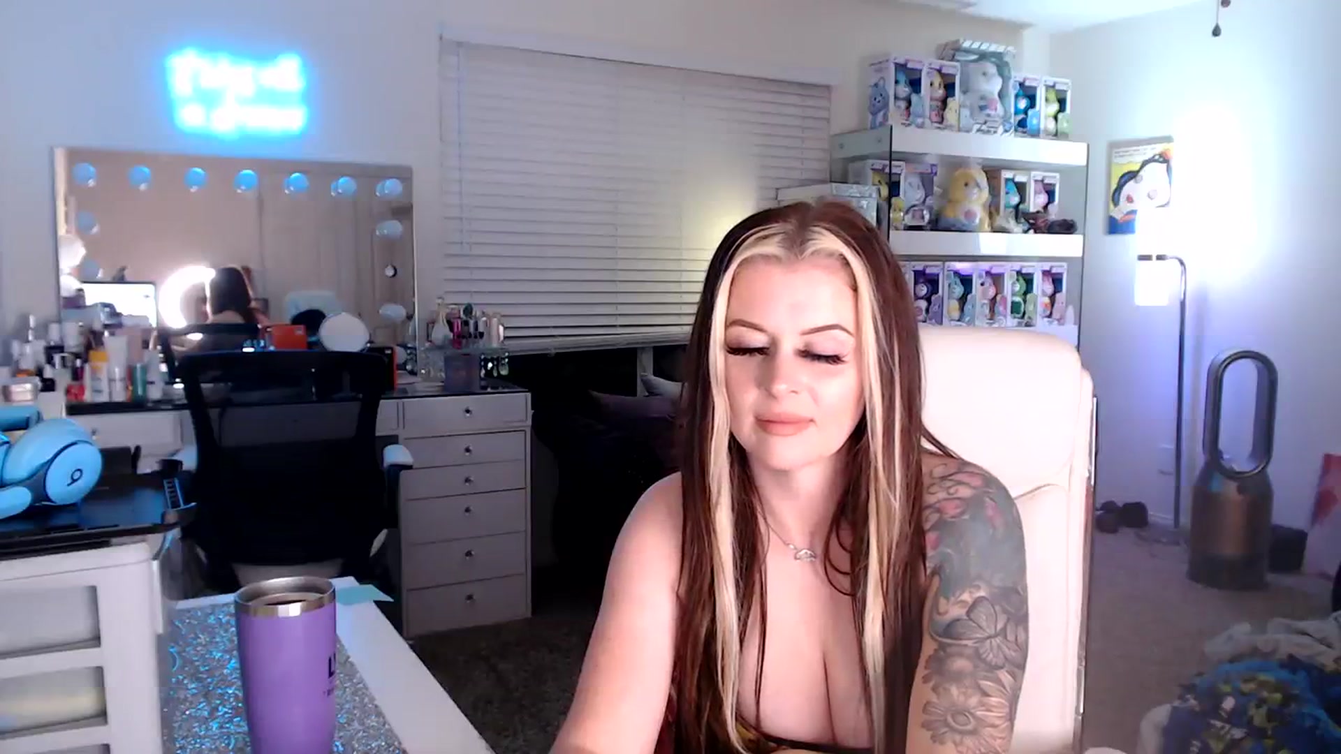 Gallery image thumbnail from SmokinSage's myfreecams stream on, 07/25/2023, 12:23 image 6 of 20
