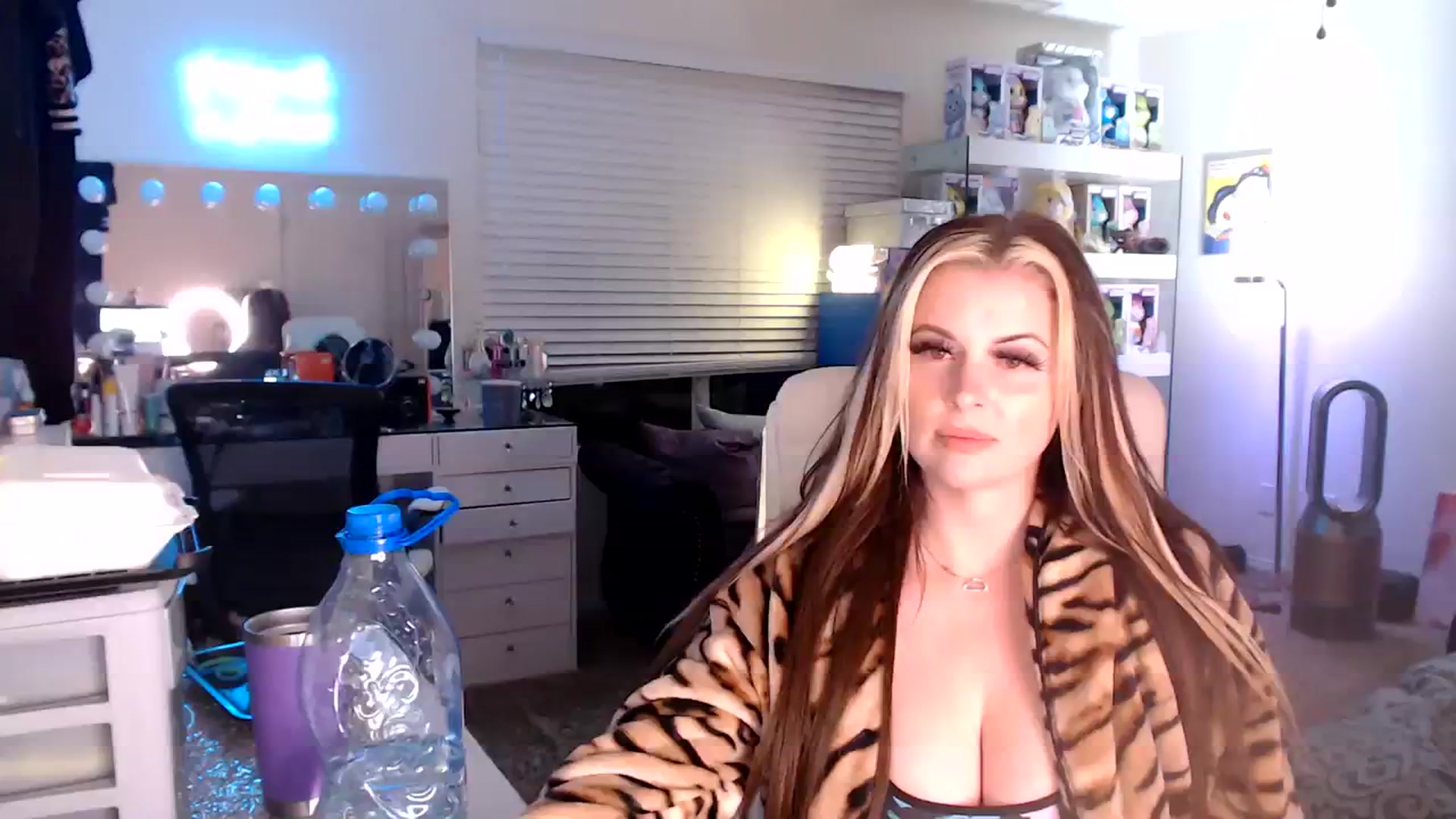 Gallery image thumbnail from SmokinSage's myfreecams stream on, 07/26/2023, 09:07 image 19 of 20