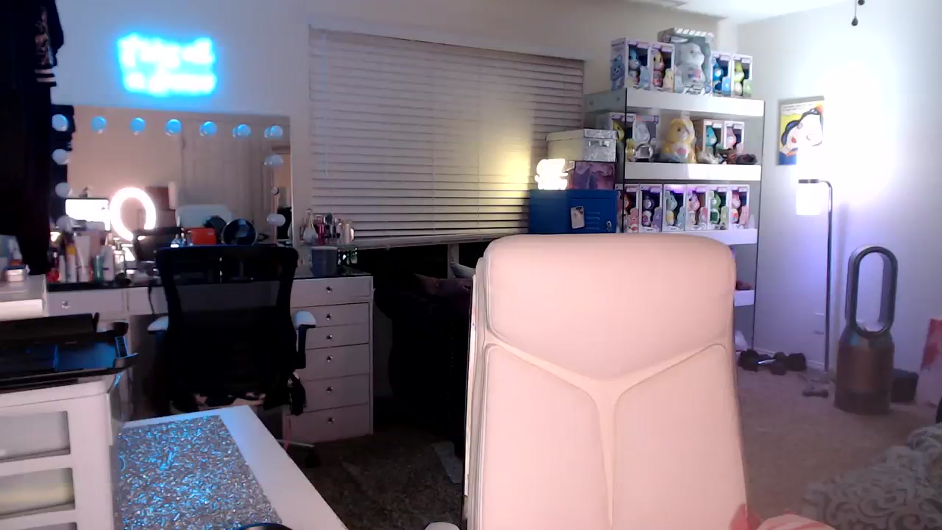 Gallery image thumbnail from SmokinSage's myfreecams stream on, 07/26/2023, 09:07 image 1 of 20