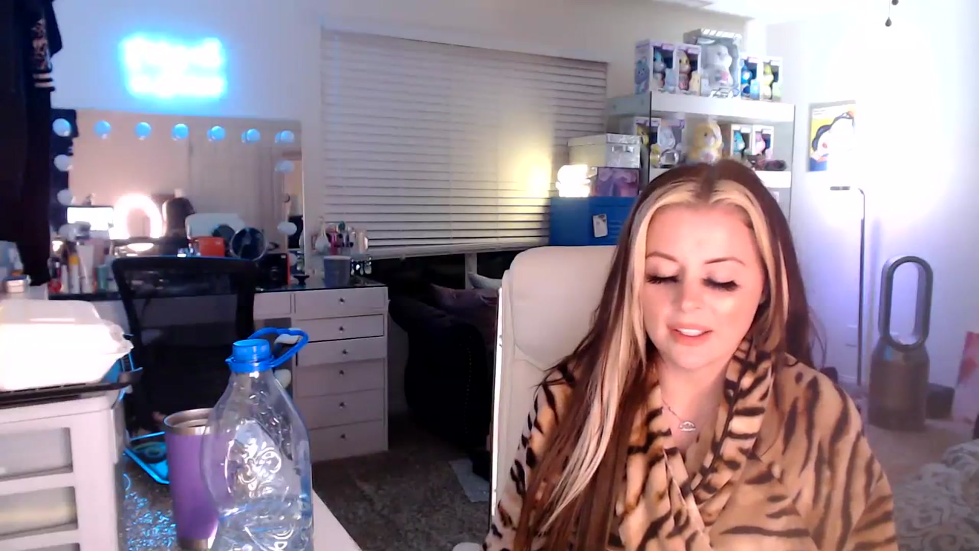 Gallery image thumbnail from SmokinSage's myfreecams stream on, 07/26/2023, 09:07 image 17 of 20