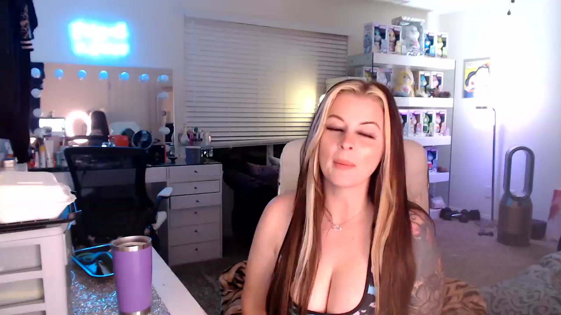 Gallery image thumbnail from SmokinSage's myfreecams stream on, 07/26/2023, 09:07 image 13 of 20