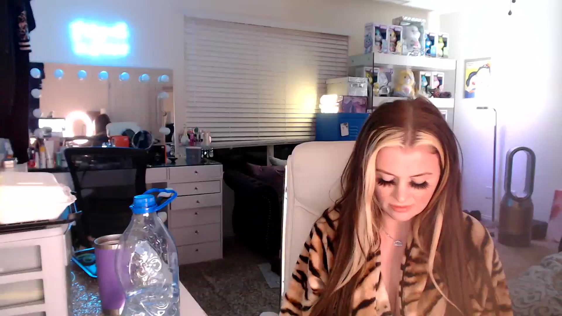 Gallery image thumbnail from SmokinSage's myfreecams stream on, 07/26/2023, 09:07 image 18 of 20