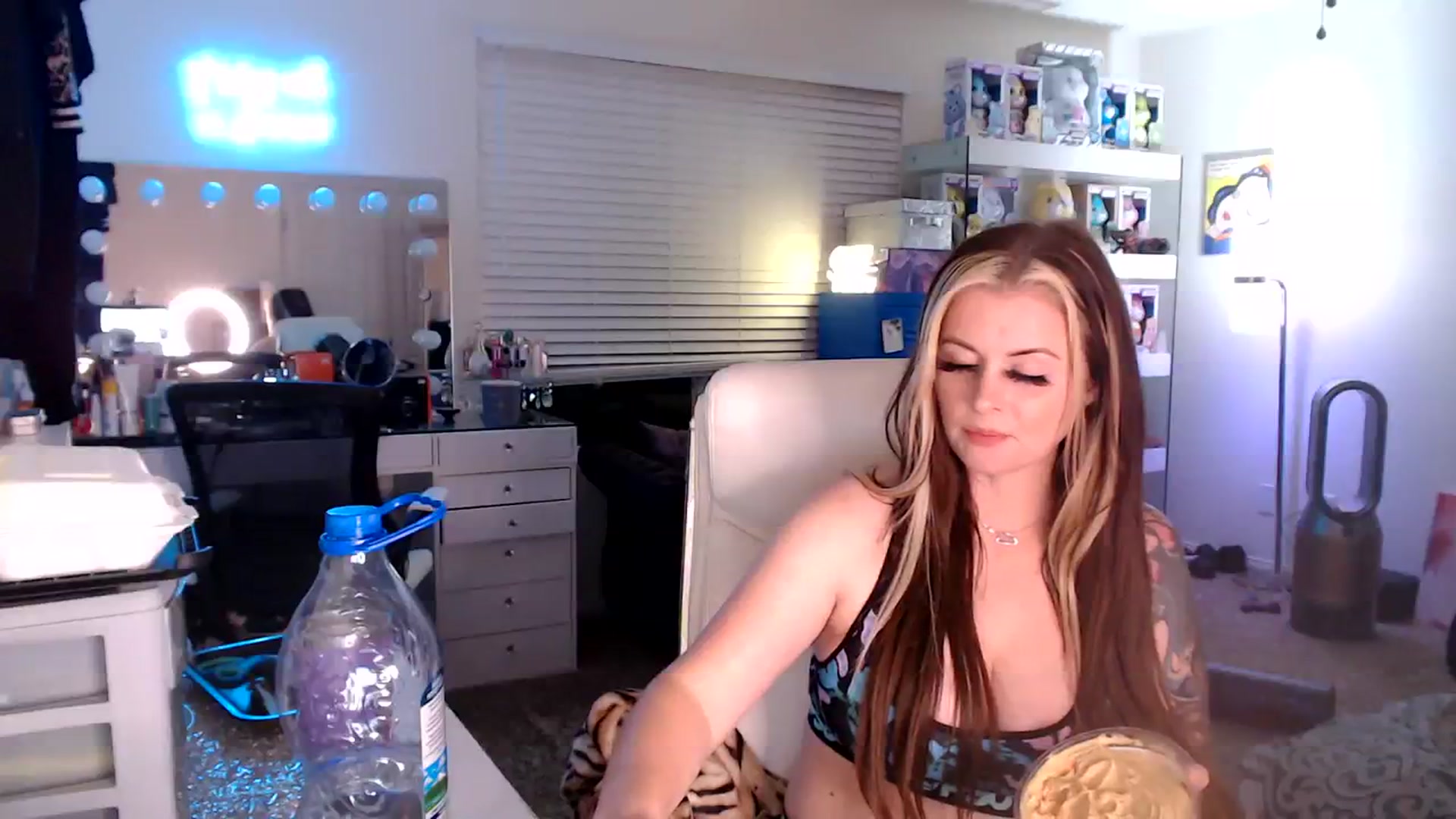 Gallery image thumbnail from SmokinSage's myfreecams stream on, 07/26/2023, 09:35 image 15 of 20