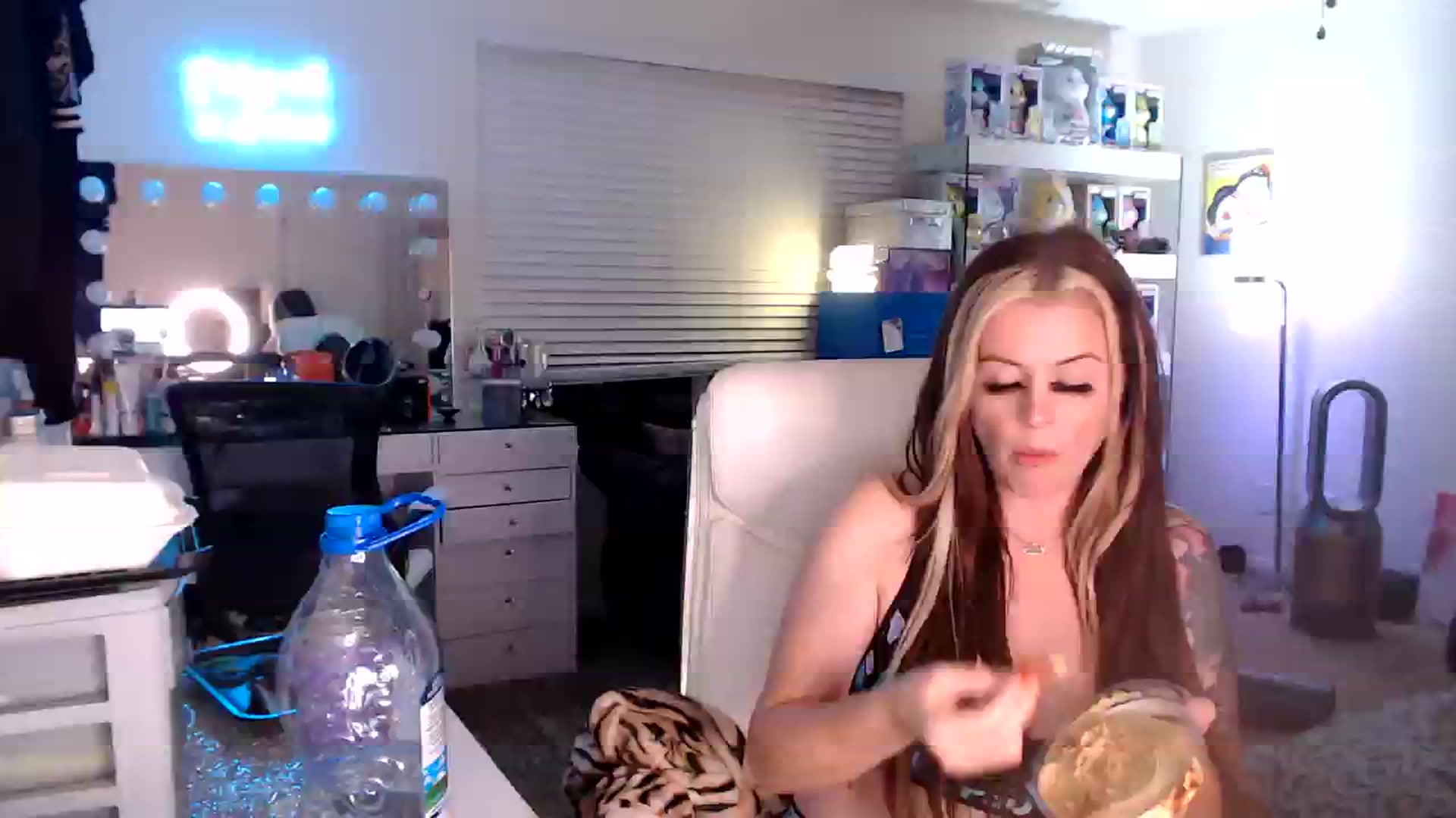 Gallery image thumbnail from SmokinSage's myfreecams stream on, 07/26/2023, 09:35 image 16 of 20