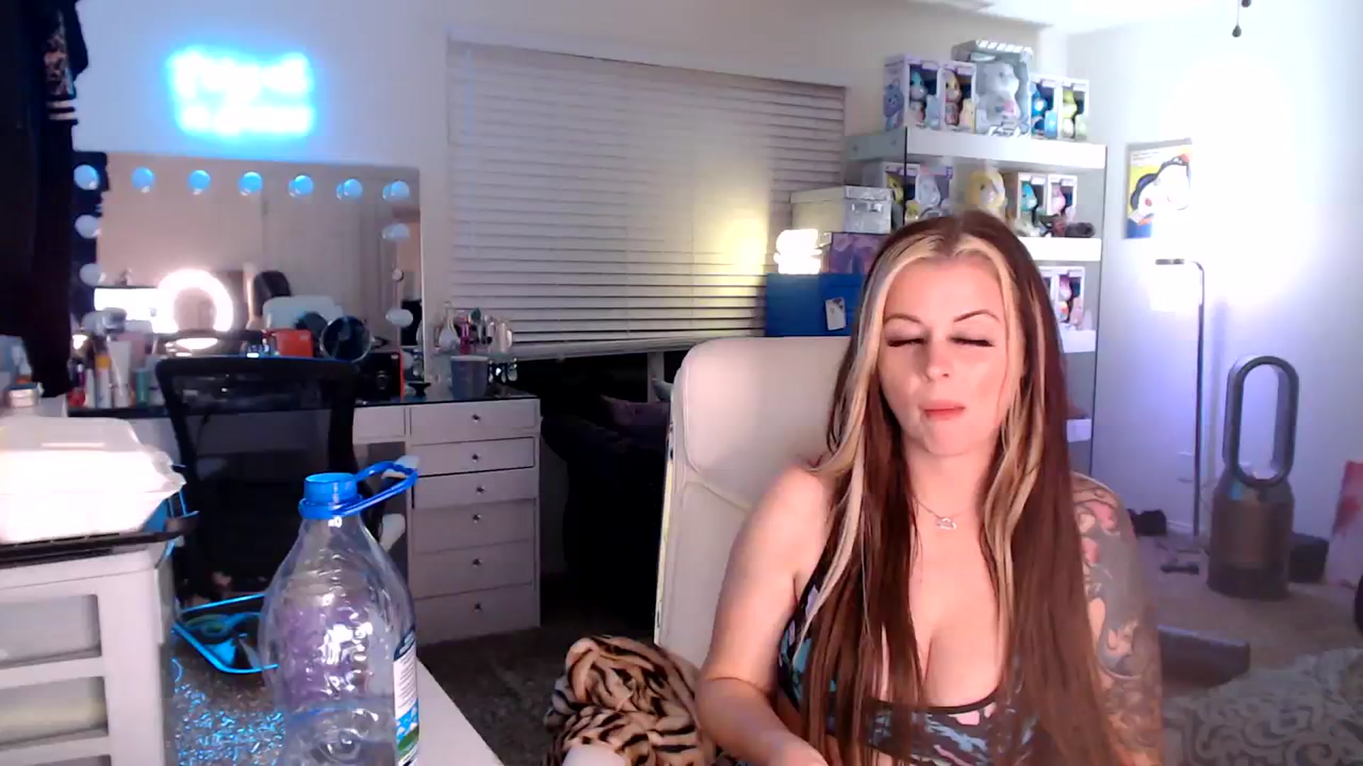 Gallery image thumbnail from SmokinSage's myfreecams stream on, 07/26/2023, 09:35 image 19 of 20