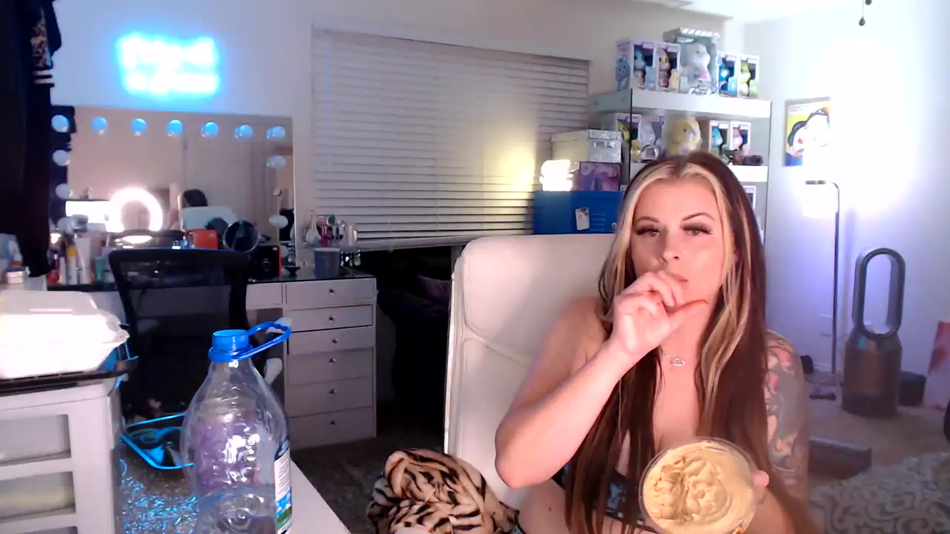 Gallery image thumbnail from SmokinSage's myfreecams stream on, 07/26/2023, 09:35 image 14 of 20