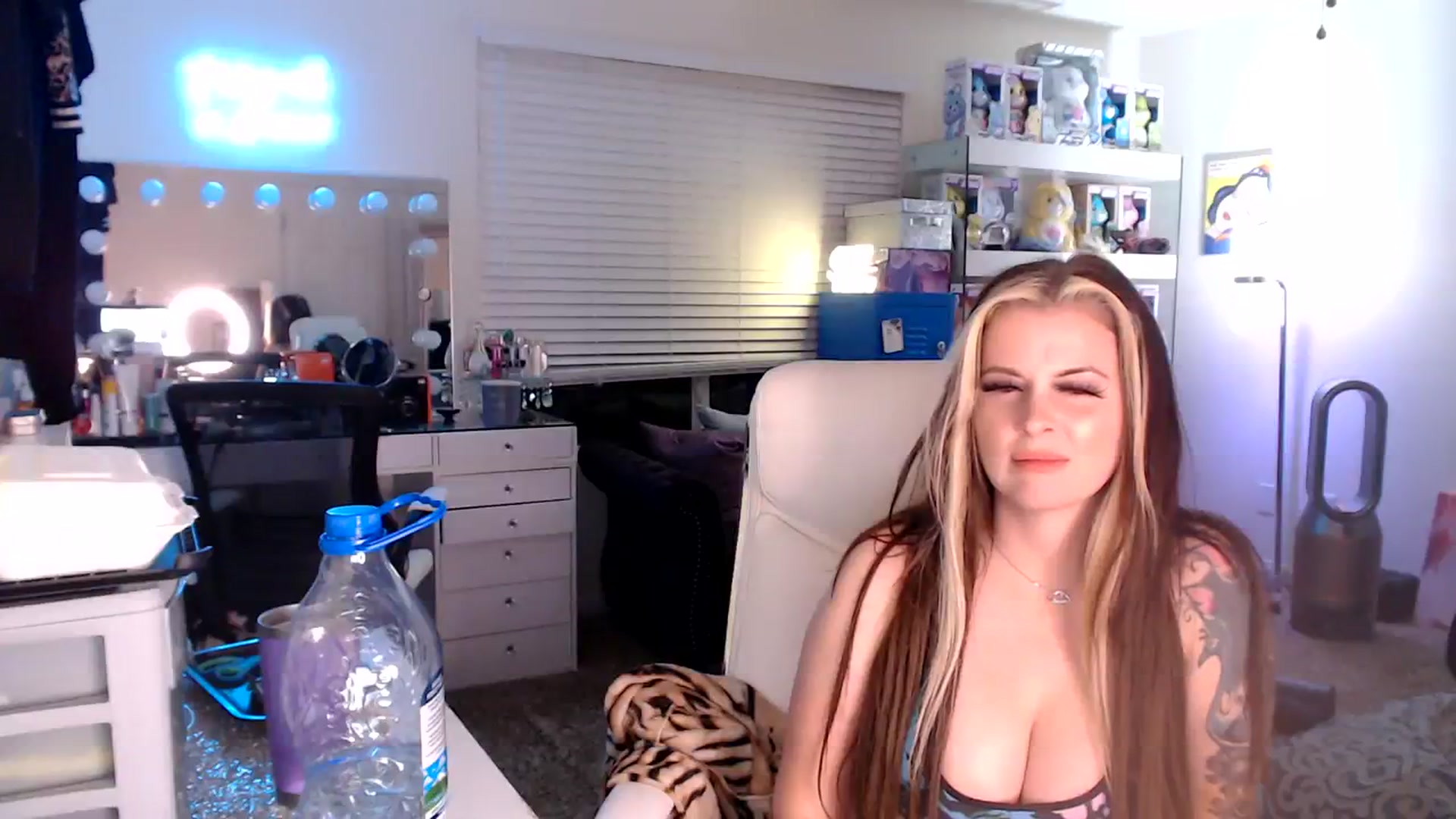 Gallery image thumbnail from SmokinSage's myfreecams stream on, 07/26/2023, 09:35 image 7 of 20