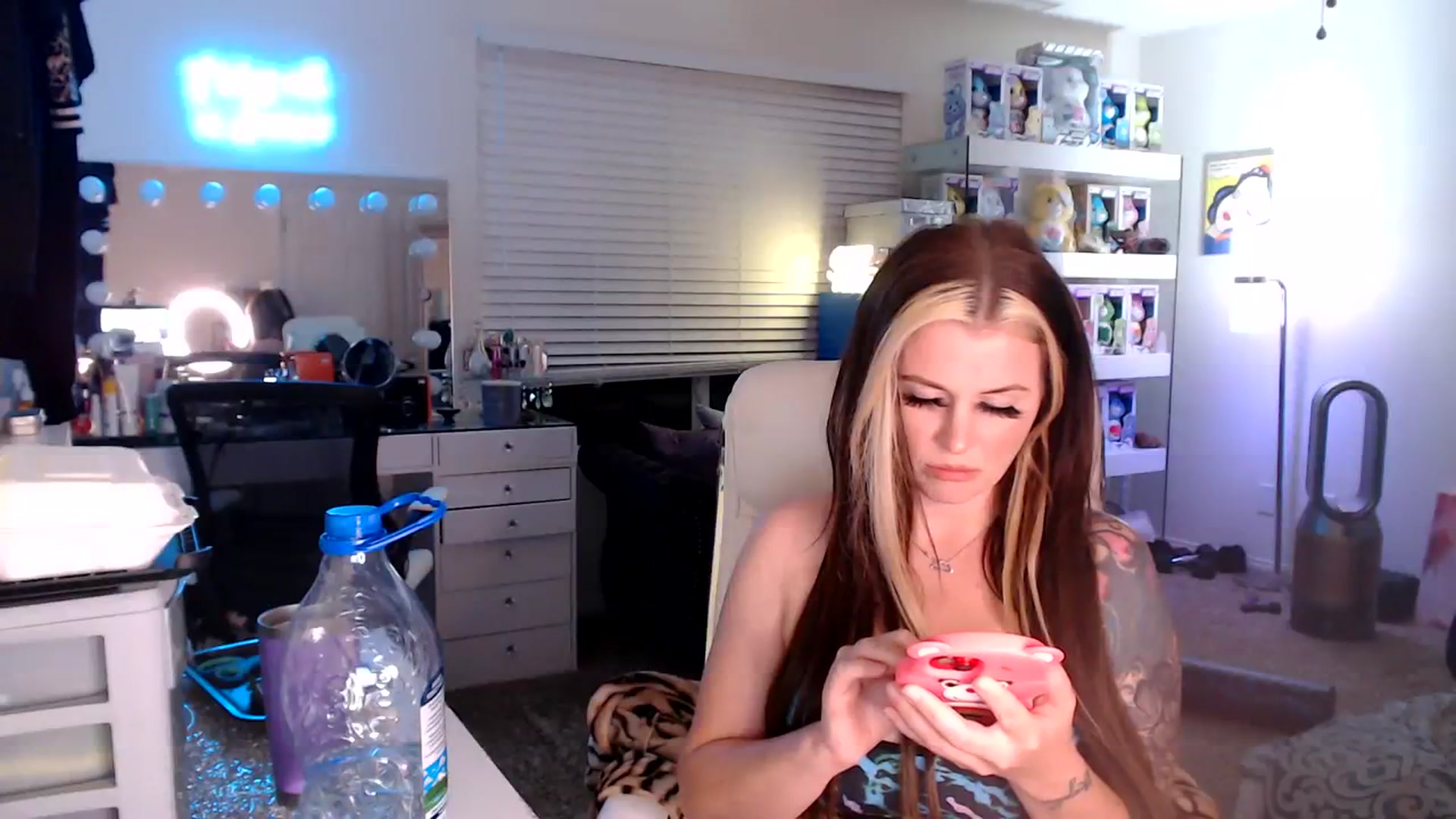 Gallery image thumbnail from SmokinSage's myfreecams stream on, 07/26/2023, 09:35 image 2 of 20