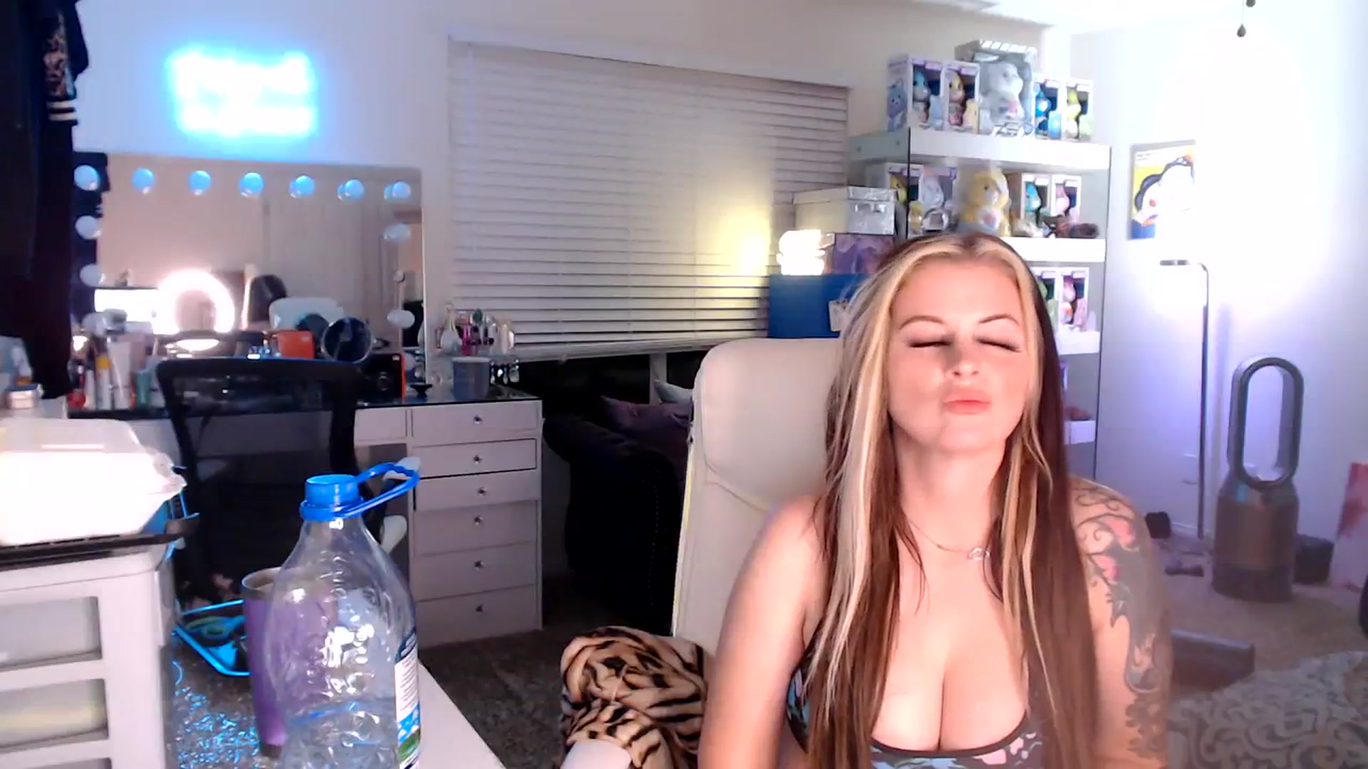 Gallery image thumbnail from SmokinSage's myfreecams stream on, 07/26/2023, 09:35 image 5 of 20
