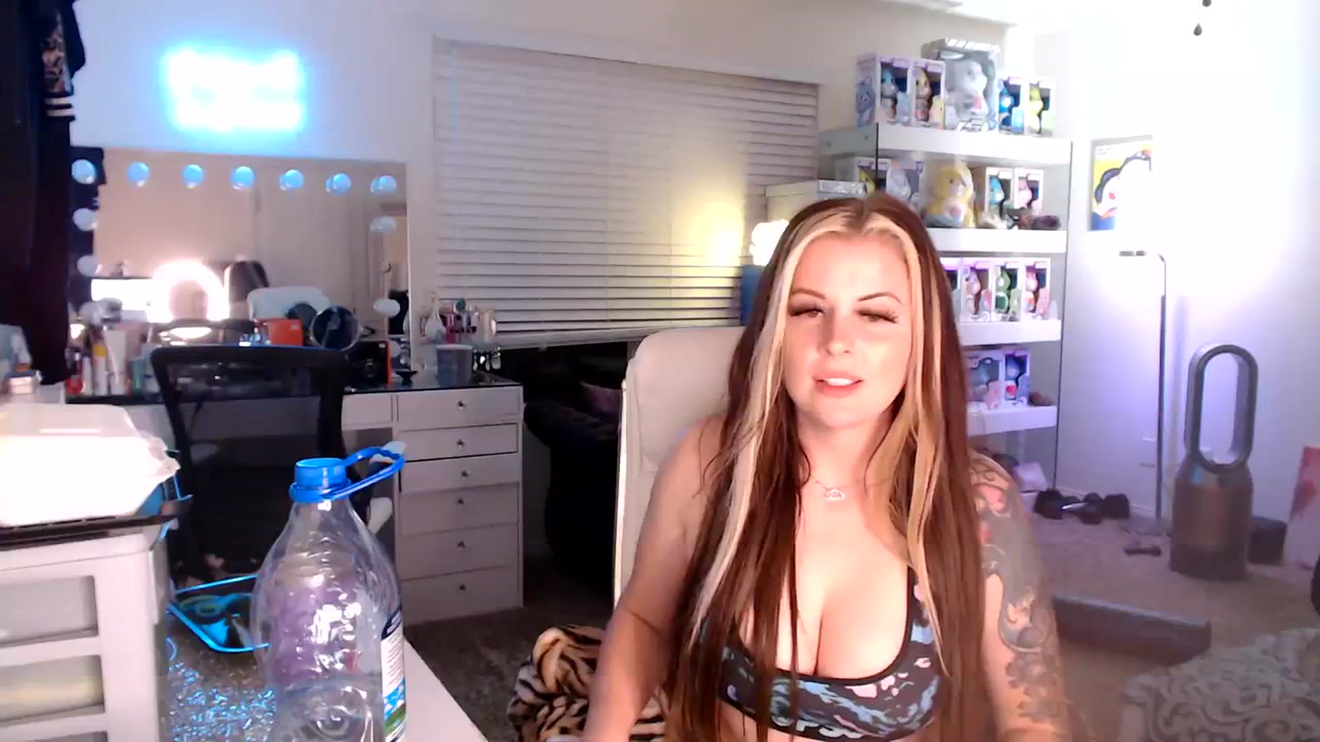 Gallery image thumbnail from SmokinSage's myfreecams stream on, 07/26/2023, 09:35 image 10 of 20