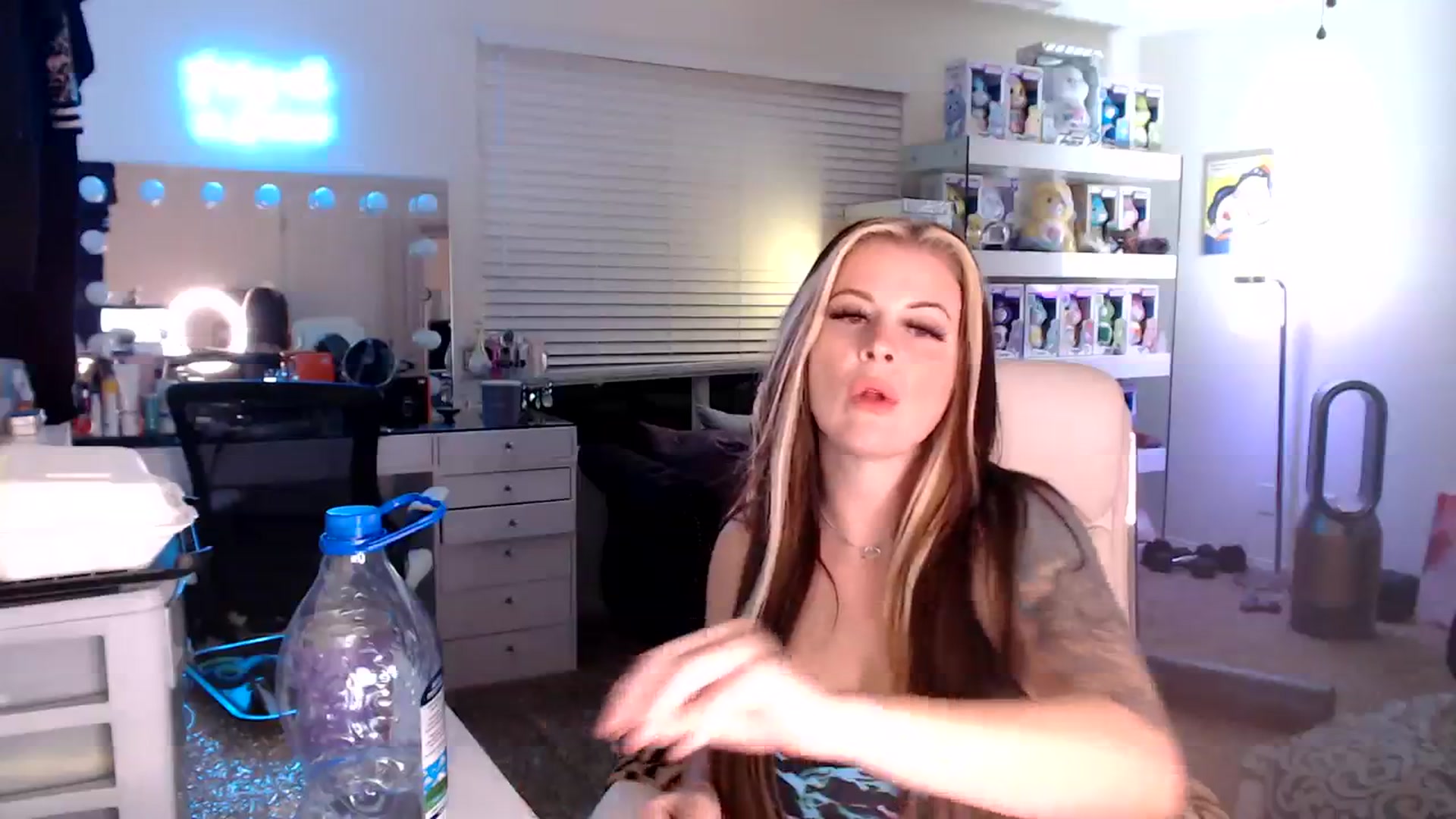 Gallery image thumbnail from SmokinSage's myfreecams stream on, 07/26/2023, 09:35 image 8 of 20