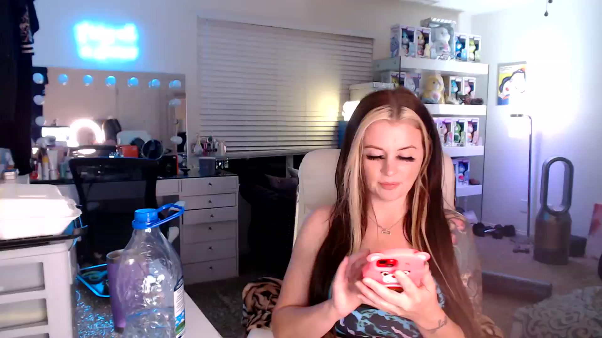 Gallery image thumbnail from SmokinSage's myfreecams stream on, 07/26/2023, 09:35 image 1 of 20