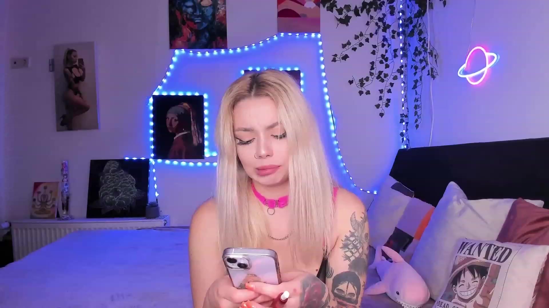 Gallery image thumbnail from Smoky_Mercury's myfreecams stream on, 08/05/2023, 23:02 image 13 of 20