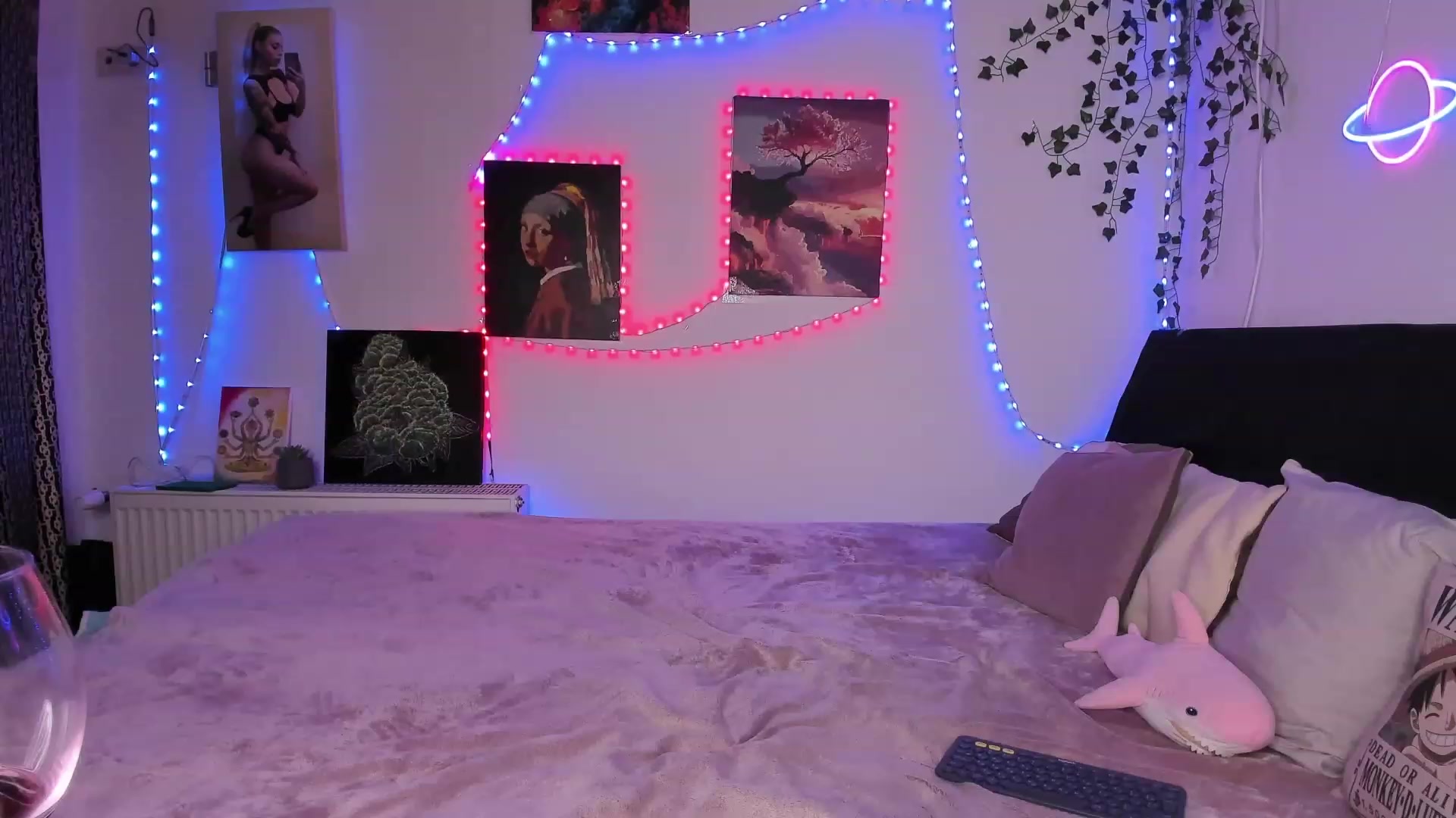 Gallery image thumbnail from Smoky_Mercury's myfreecams stream on, 08/27/2023, 02:36 image 10 of 20