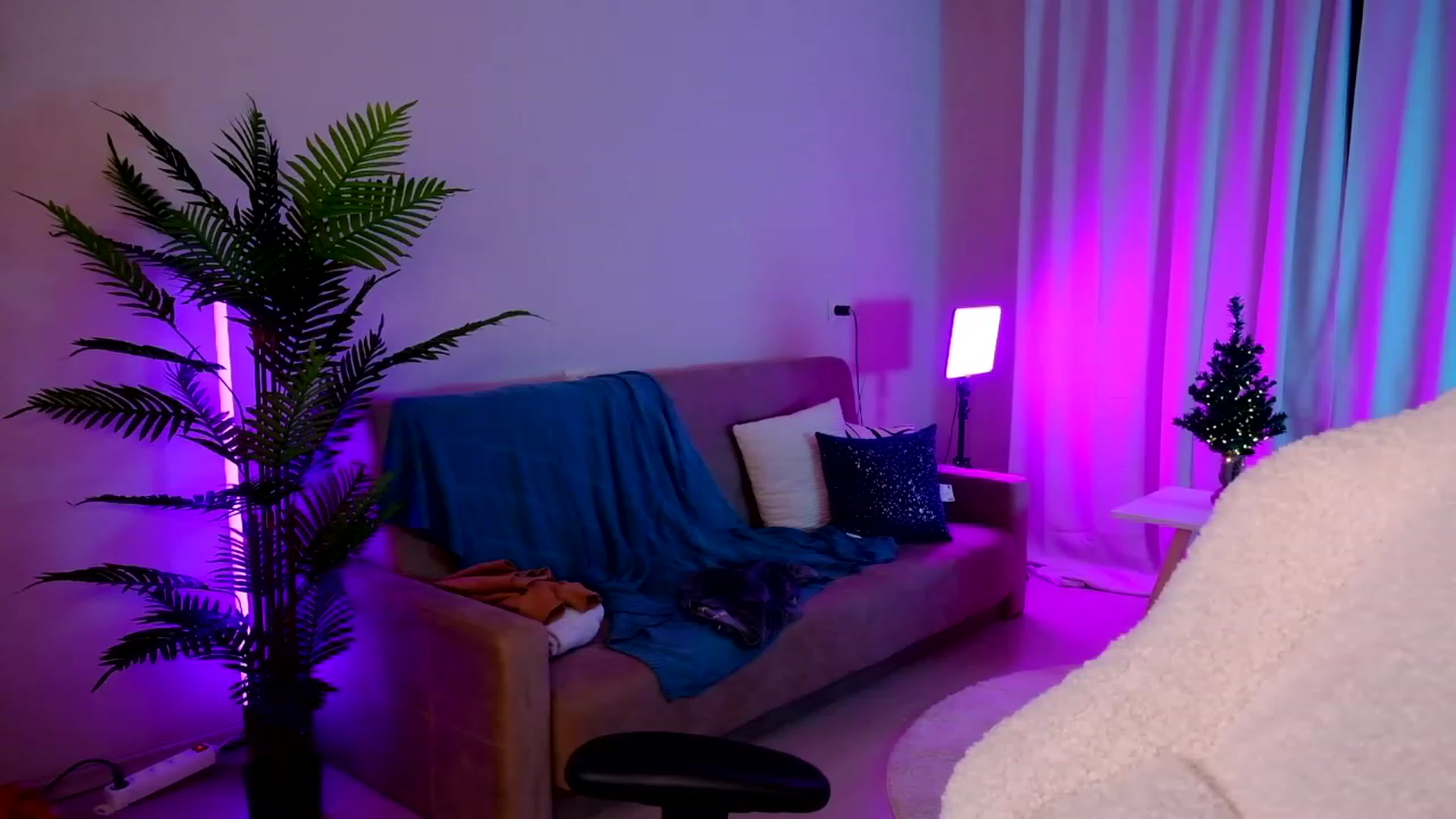 Gallery image thumbnail from SmthWrong's myfreecams stream on, 12/20/2023, 02:28 image 12 of 20