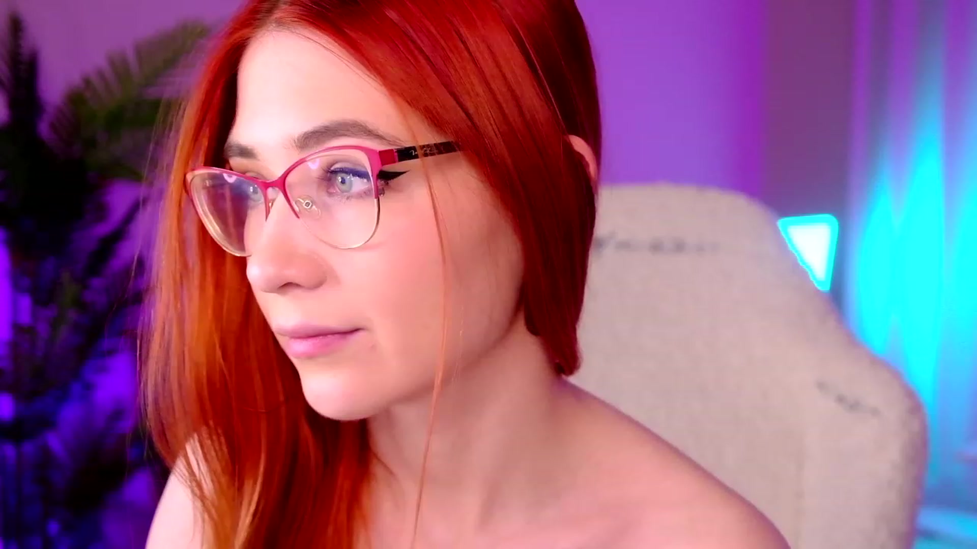 Gallery image thumbnail from SmthWrong's myfreecams stream on, 12/24/2023, 02:56 image 6 of 20
