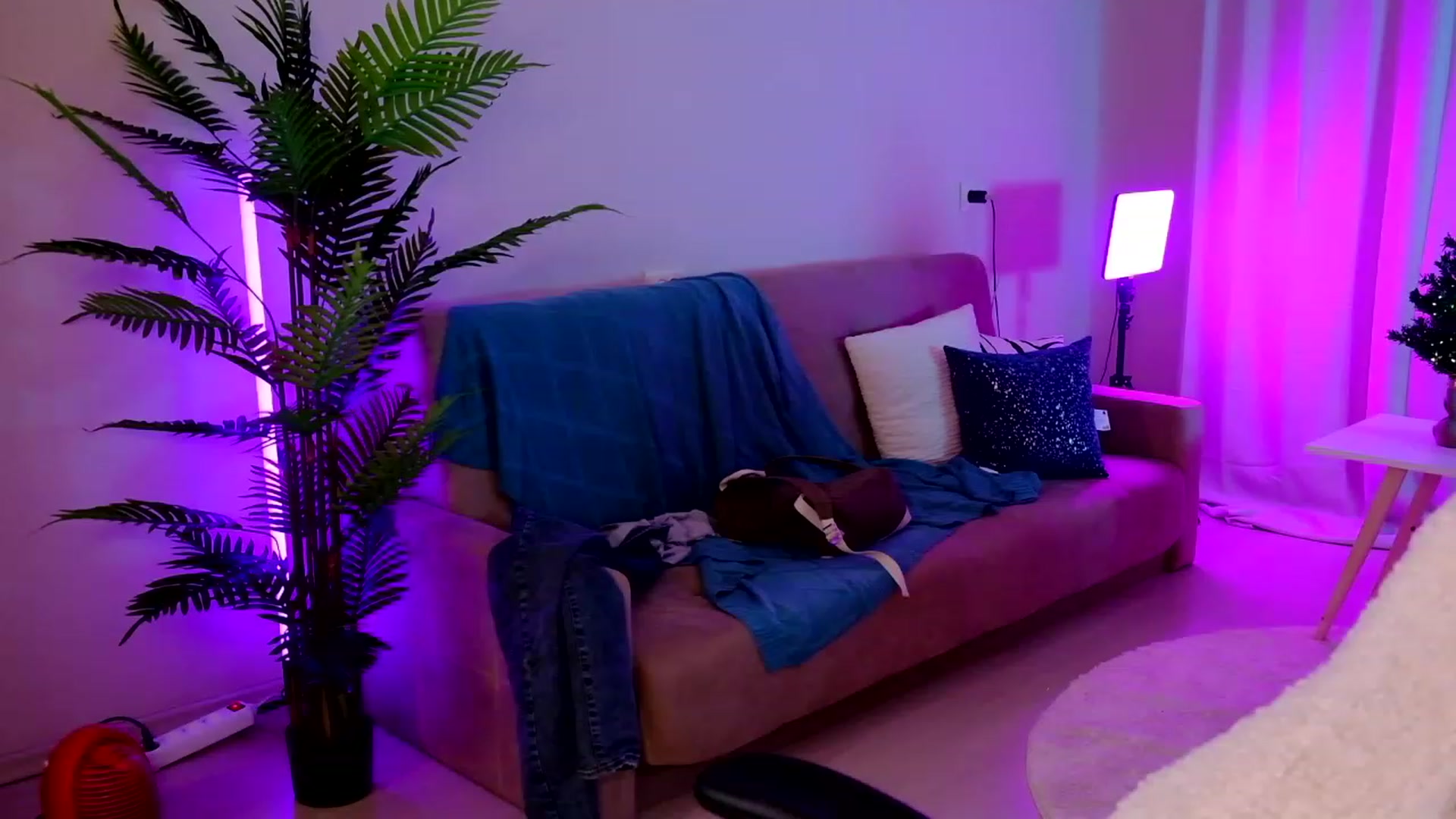 Gallery image thumbnail from SmthWrong's myfreecams stream on, 12/26/2023, 02:49 image 14 of 20