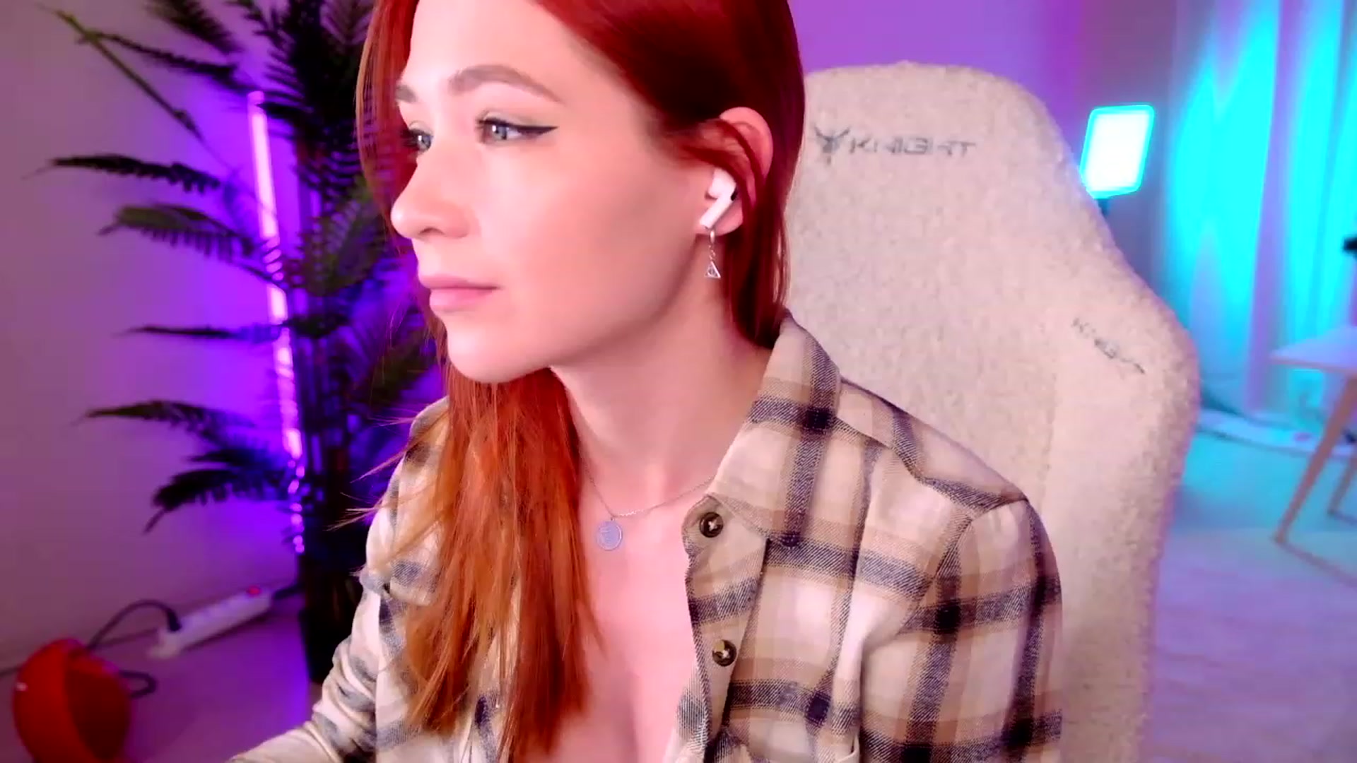 Gallery image thumbnail from SmthWrong's myfreecams stream on, 01/03/2024, 04:25 image 18 of 20