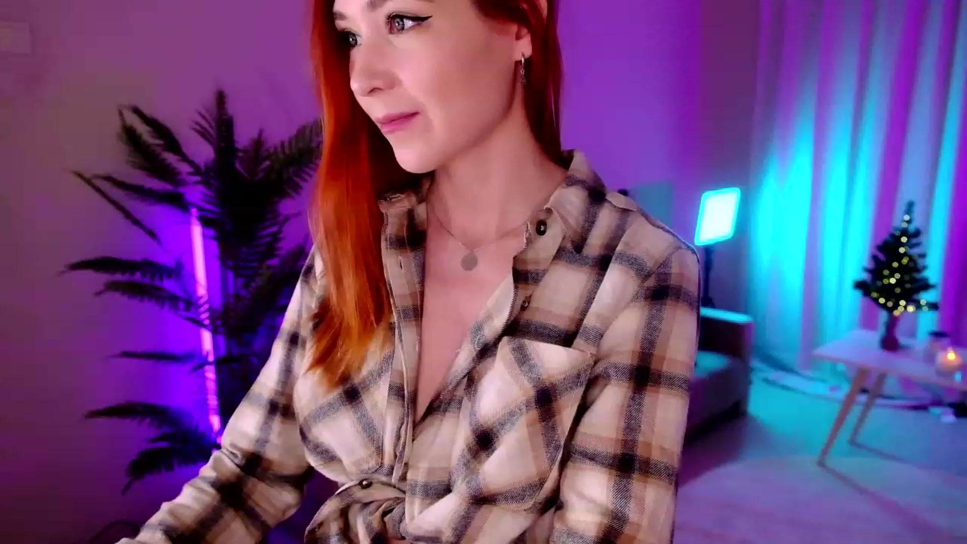 Gallery image thumbnail from SmthWrong's myfreecams stream on, 01/03/2024, 04:25 image 1 of 20
