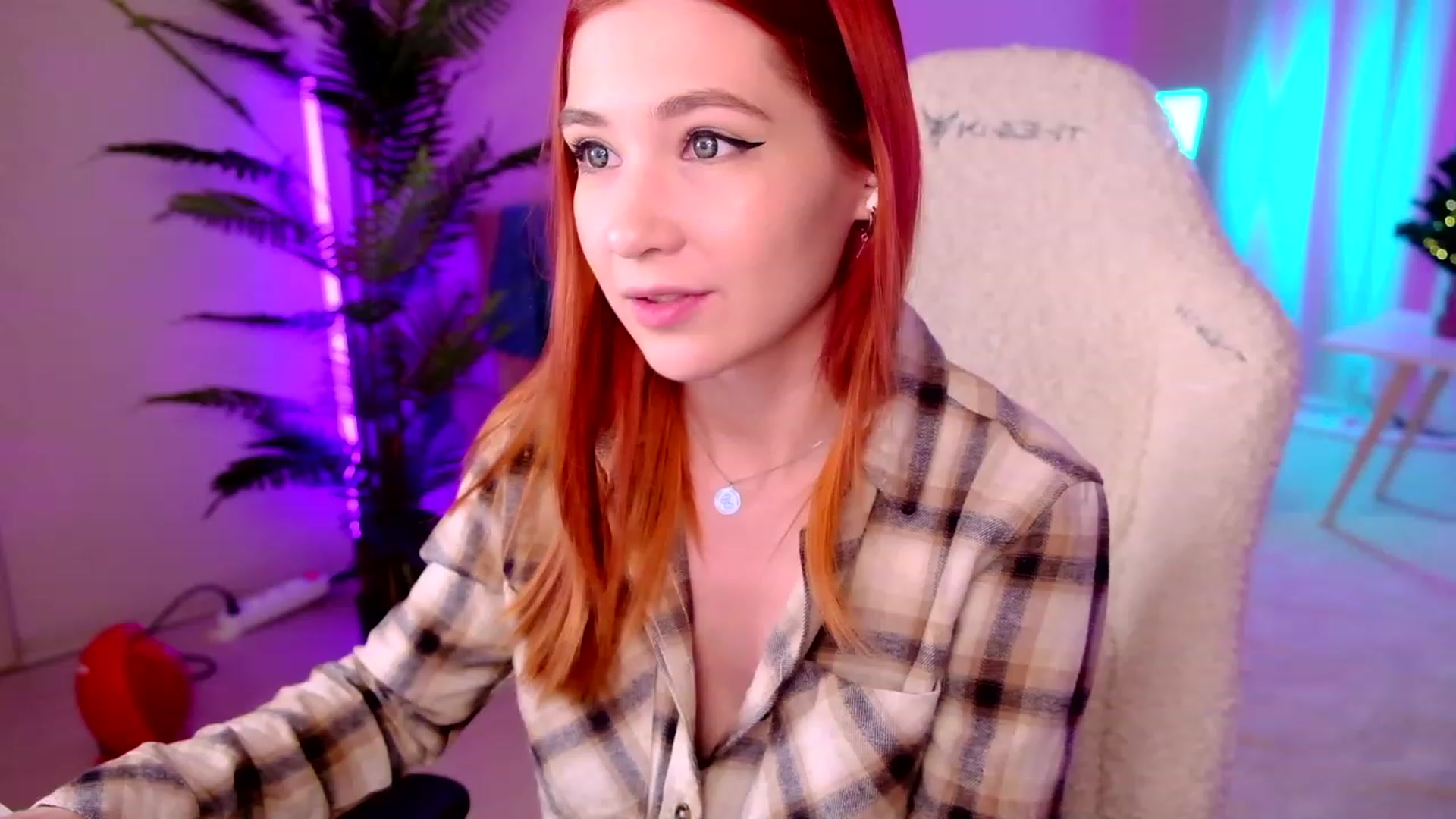 Gallery image thumbnail from SmthWrong's myfreecams stream on, 01/03/2024, 04:25 image 13 of 20