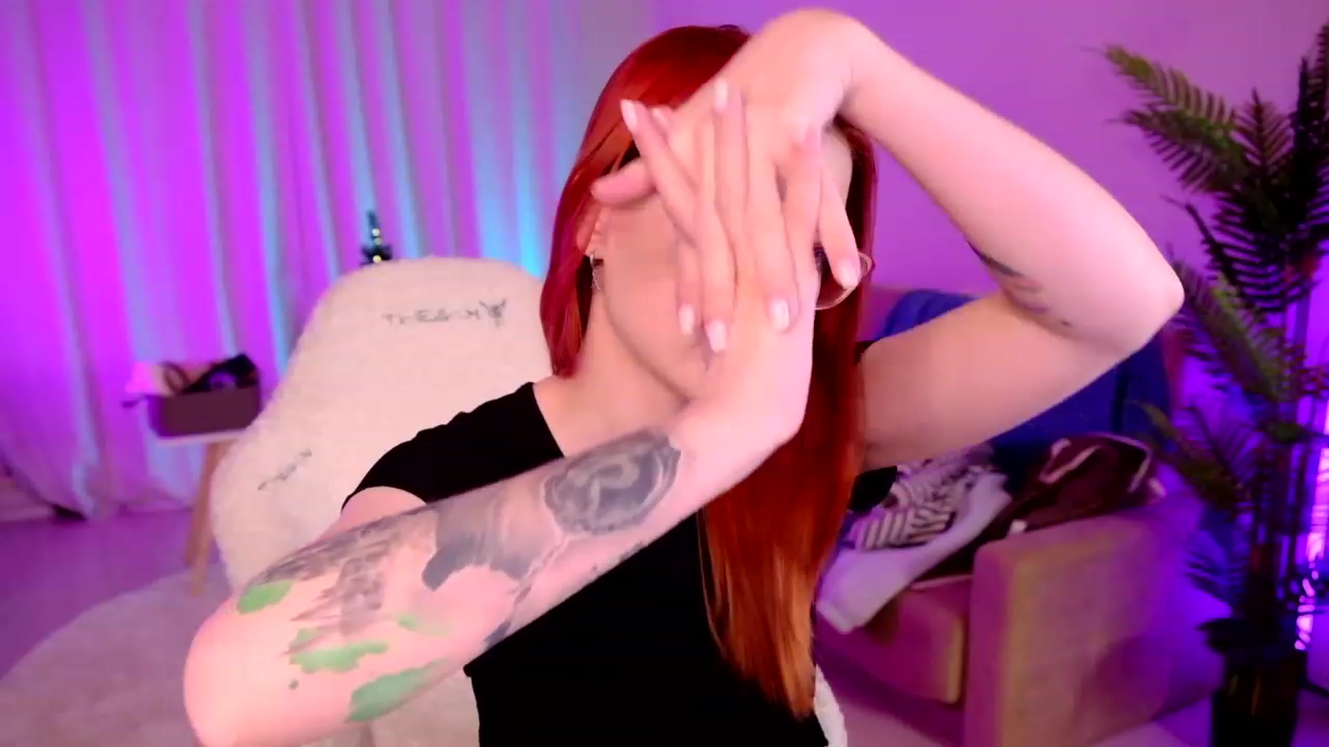 Gallery image thumbnail from SmthWrong's myfreecams stream on, 01/04/2024, 03:21 image 20 of 20