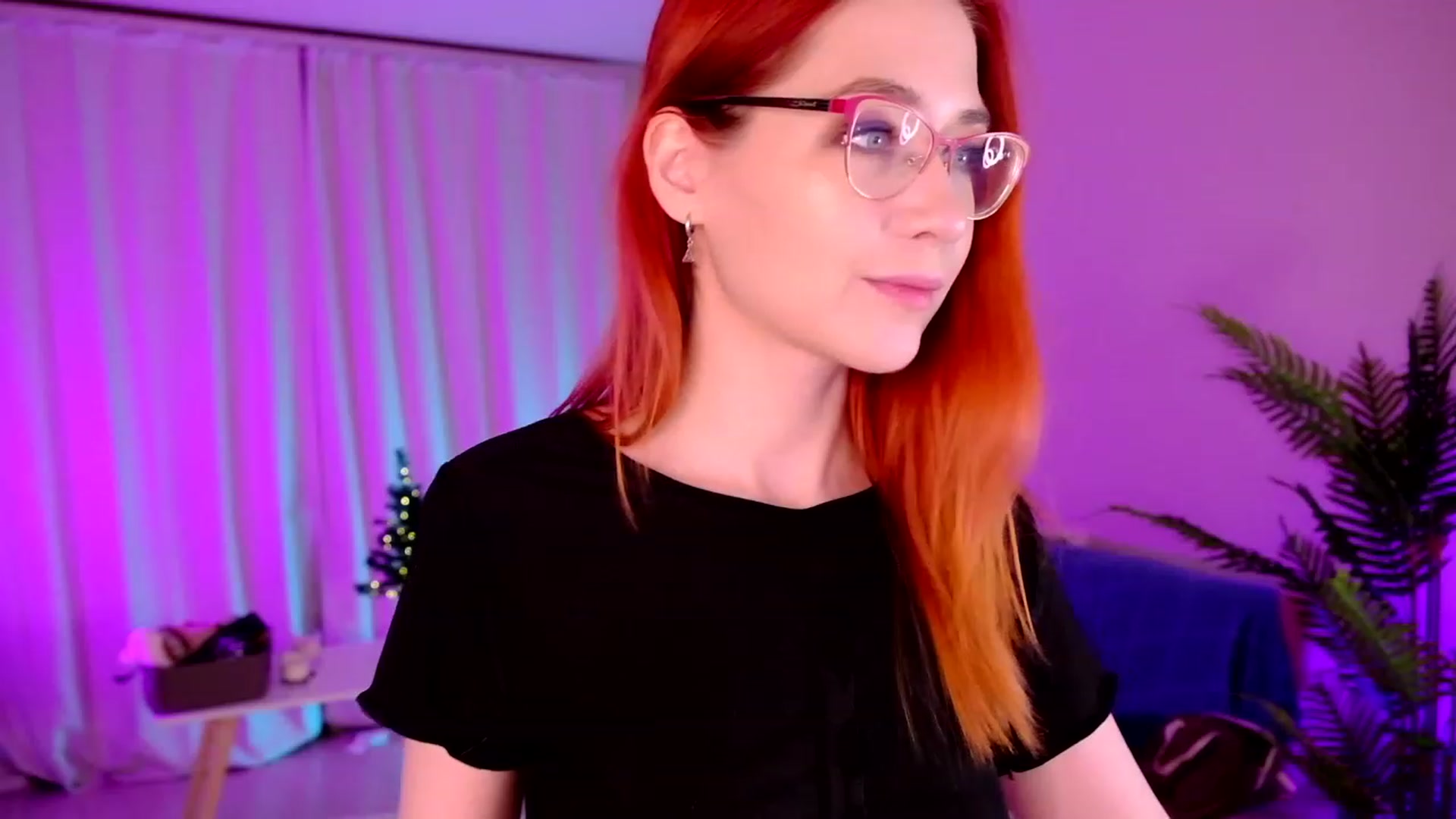 Gallery image thumbnail from SmthWrong's myfreecams stream on, 01/04/2024, 03:21 image 18 of 20