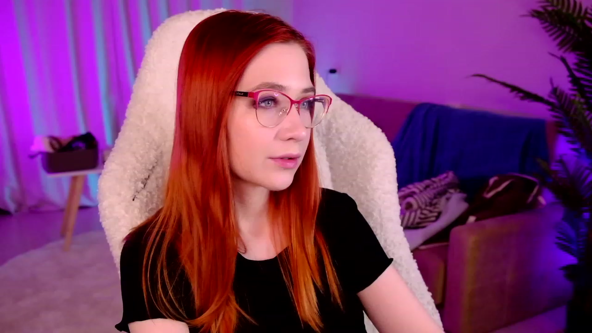 Gallery image thumbnail from SmthWrong's myfreecams stream on, 01/04/2024, 03:21 image 15 of 20