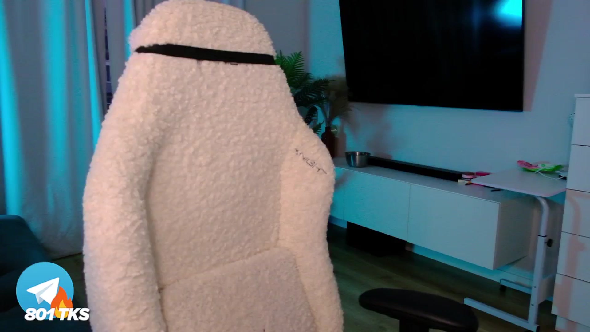 Gallery image thumbnail from SmthWrong's myfreecams stream on, 06/01/2025, 24:25 image 14 of 20