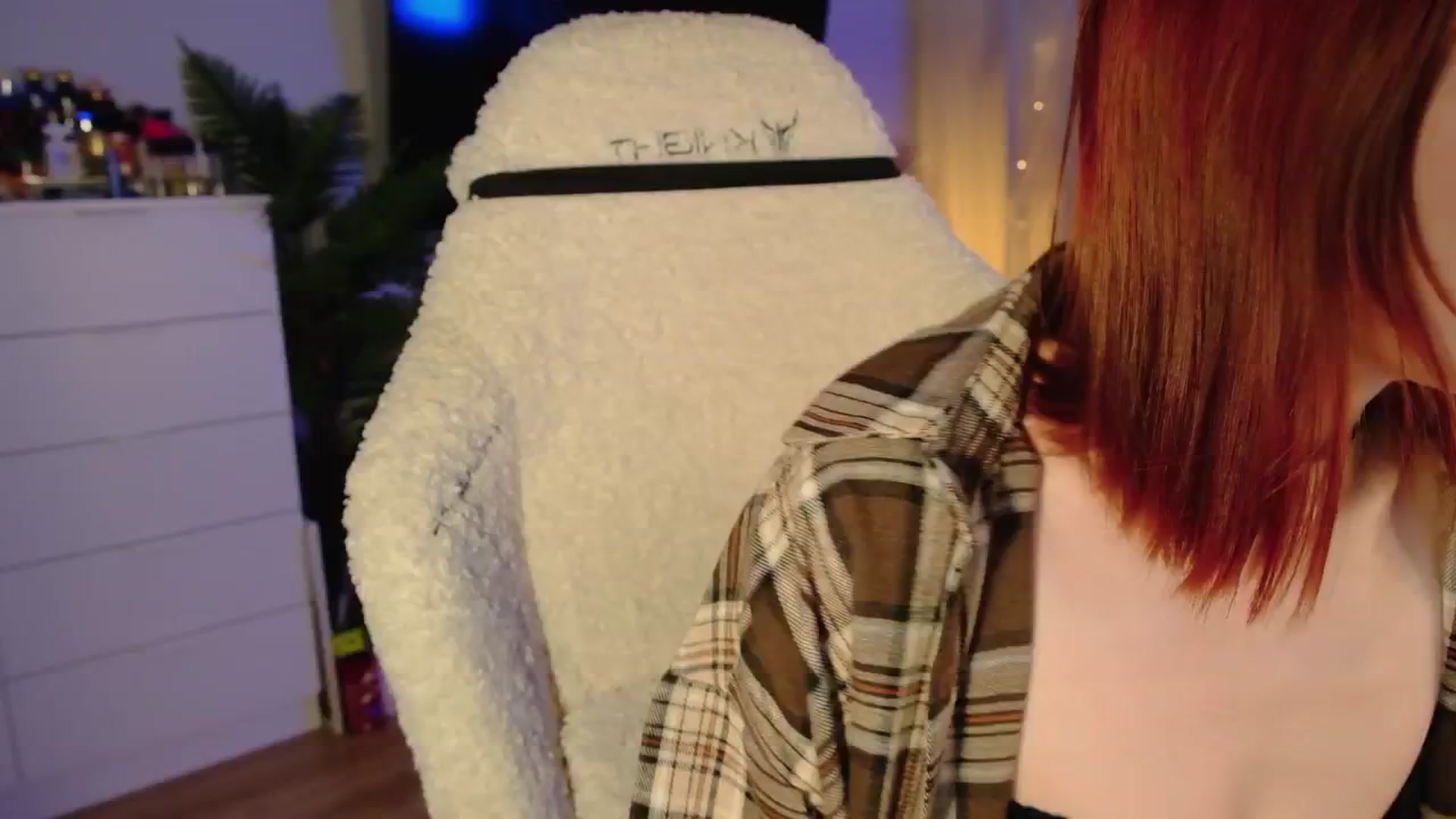 Gallery image thumbnail from SmthWrong's myfreecams stream on, 01/08/2026, 24:35 image 18 of 20