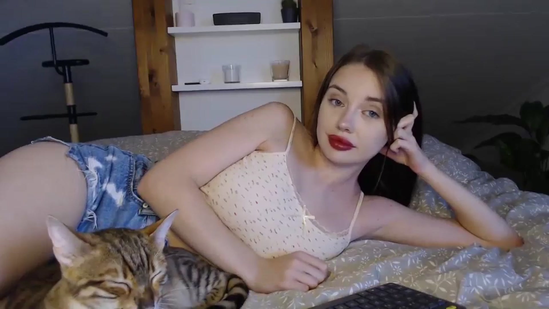 Gallery image thumbnail from Snake_lady's myfreecams stream on, 09/29/2023, 16:56 image 15 of 20