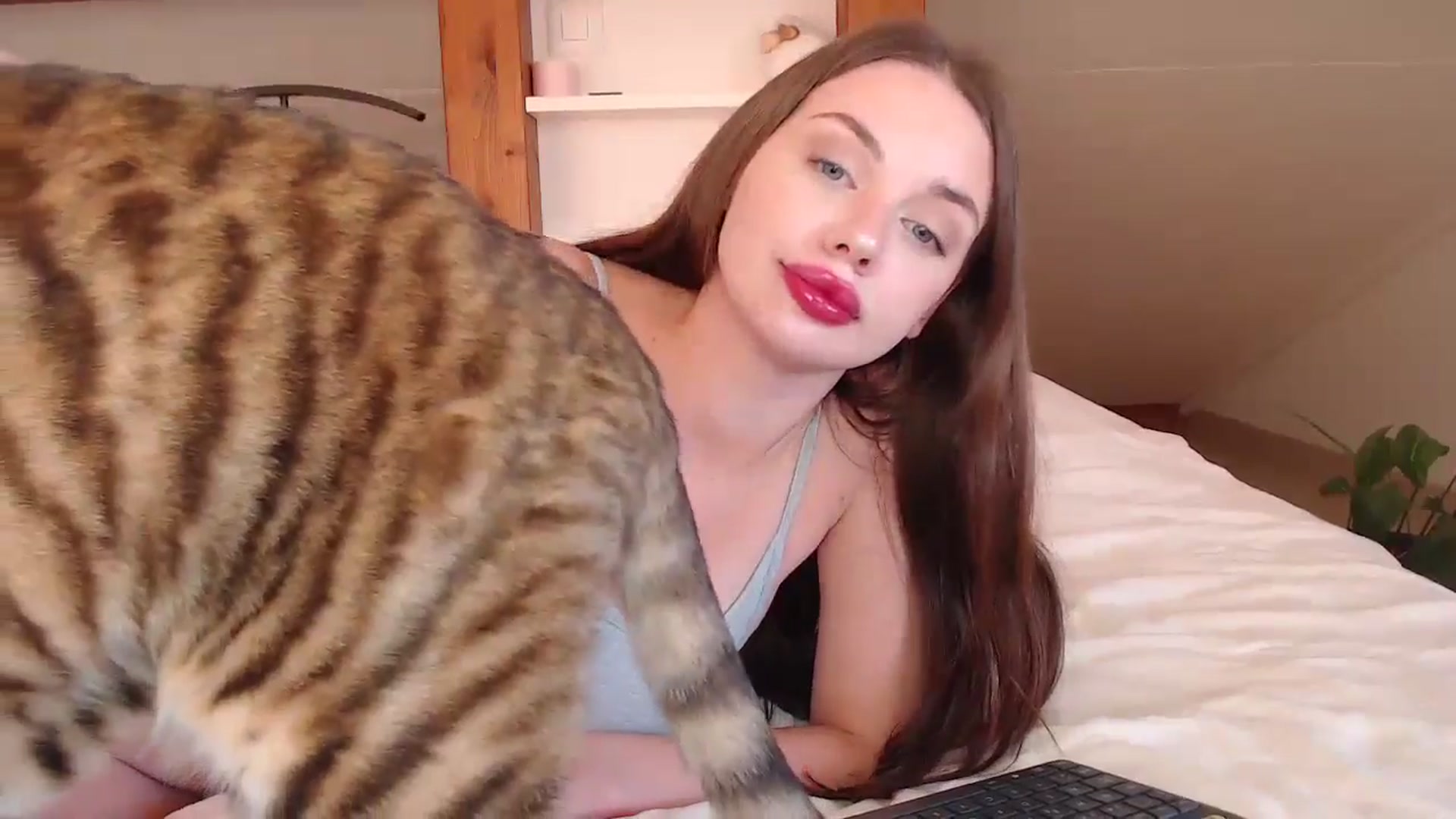 Gallery image thumbnail from Snake_lady's myfreecams stream on, 08/27/2024, 18:04 image 18 of 20