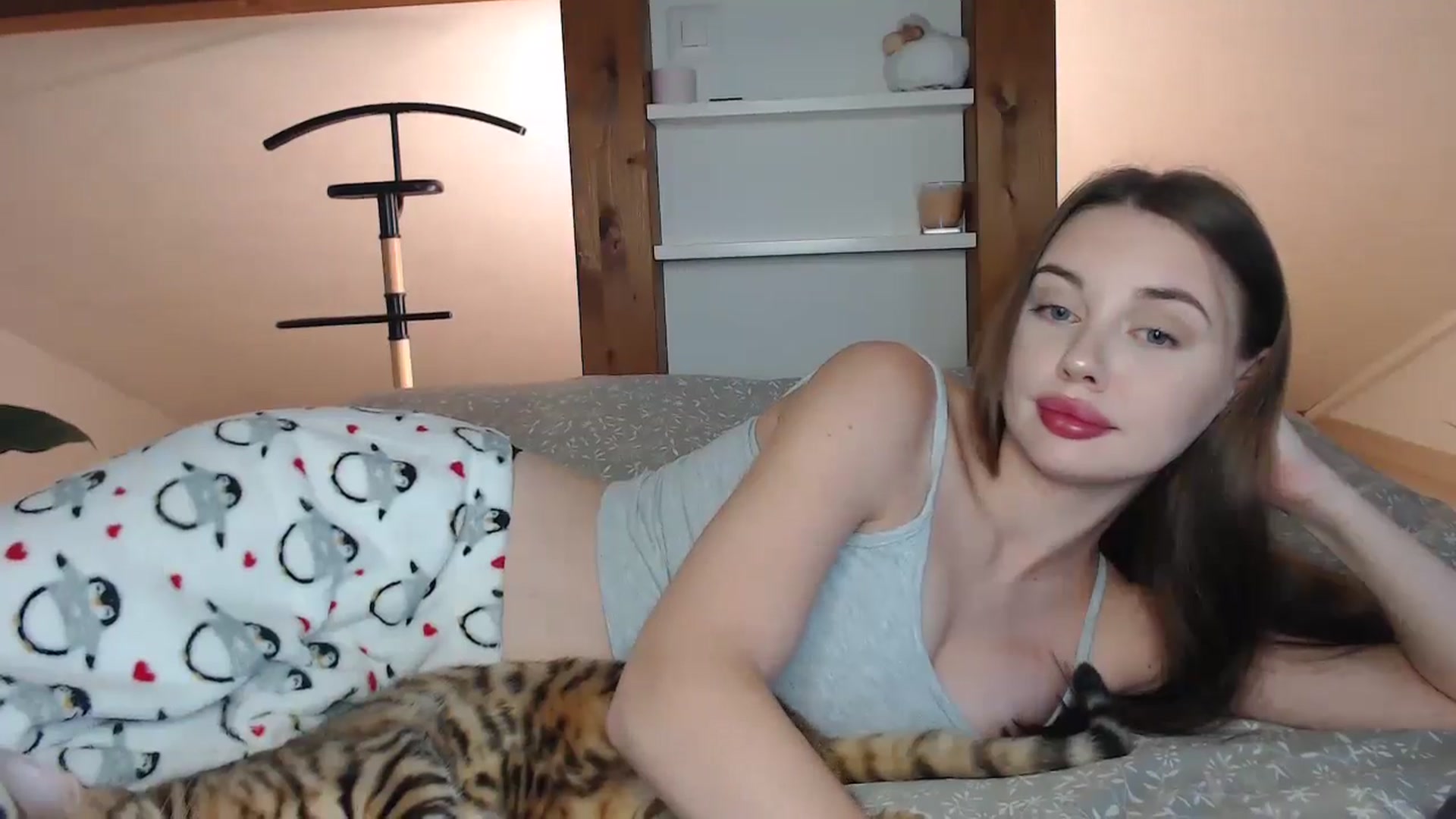 Gallery image thumbnail from Snake_lady's myfreecams stream on, 10/07/2024, 16:21 image 8 of 20