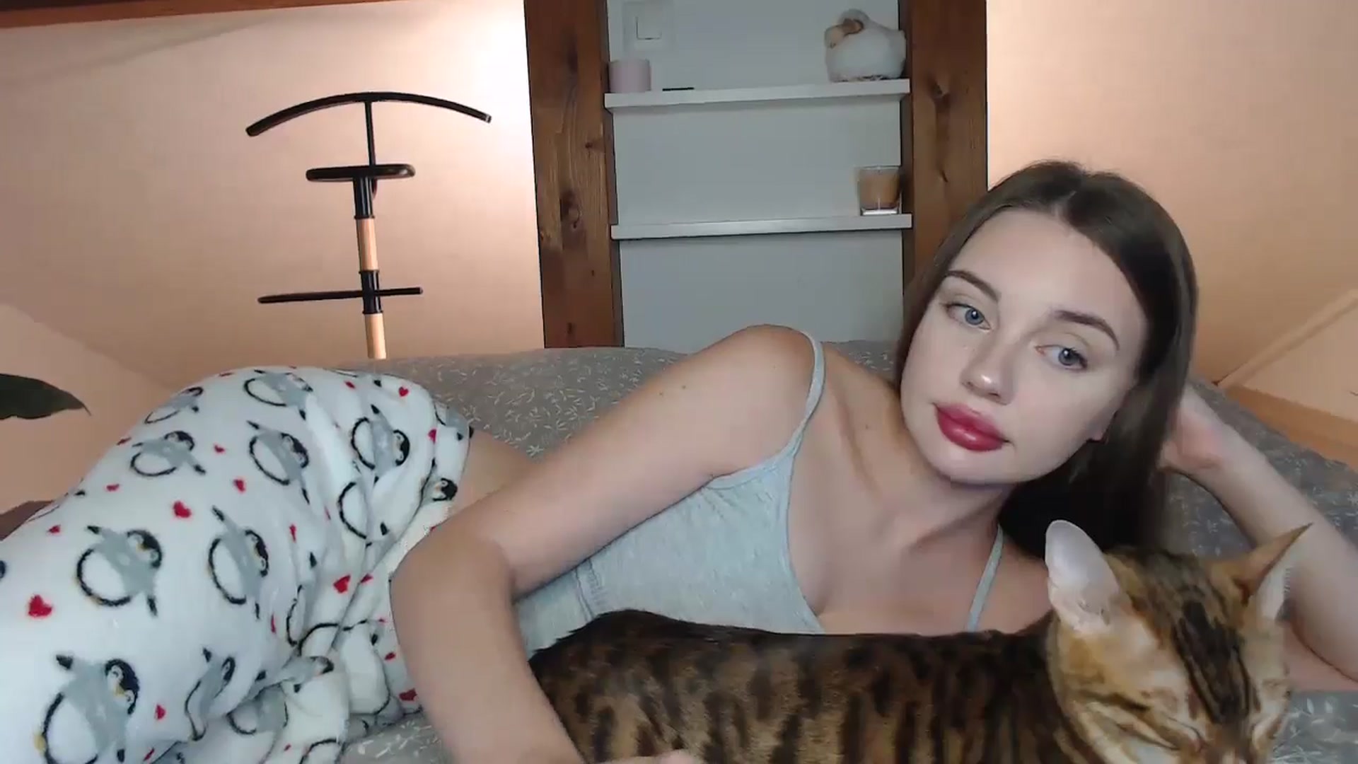 Gallery image thumbnail from Snake_lady's myfreecams stream on, 10/07/2024, 16:21 image 14 of 20