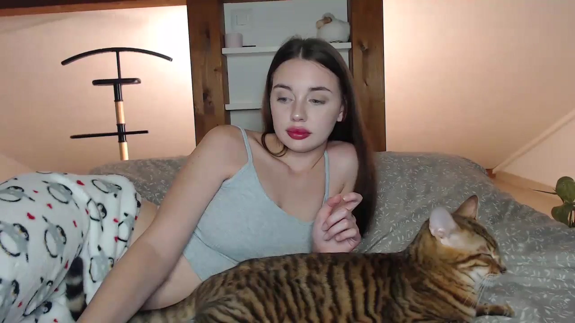 Gallery image thumbnail from Snake_lady's myfreecams stream on, 10/22/2024, 16:56 image 13 of 20