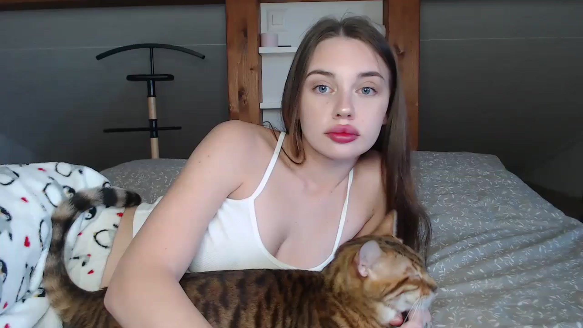 Gallery image thumbnail from Snake_lady's myfreecams stream on, 10/26/2024, 14:44 image 1 of 20
