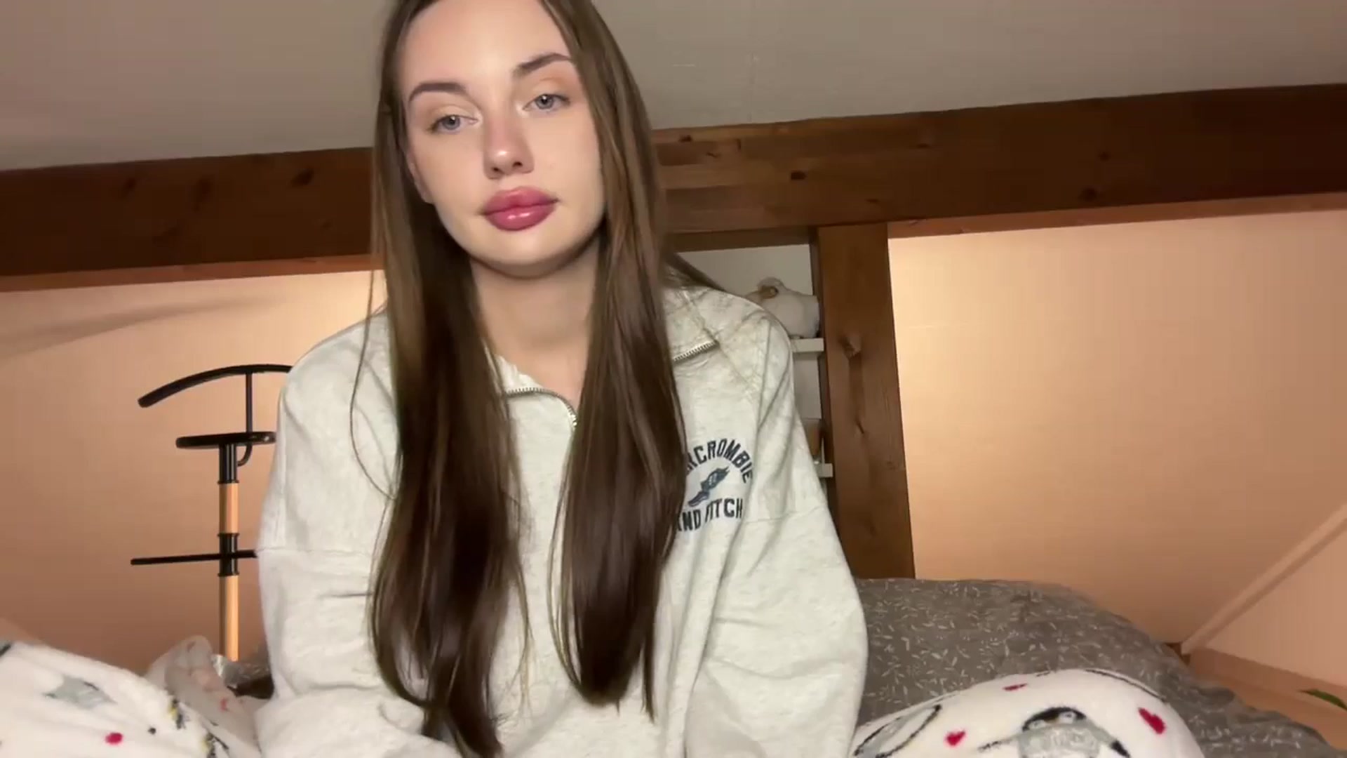 Gallery image thumbnail from Snake_lady's myfreecams stream on, 01/26/2025, 18:22 image 14 of 20