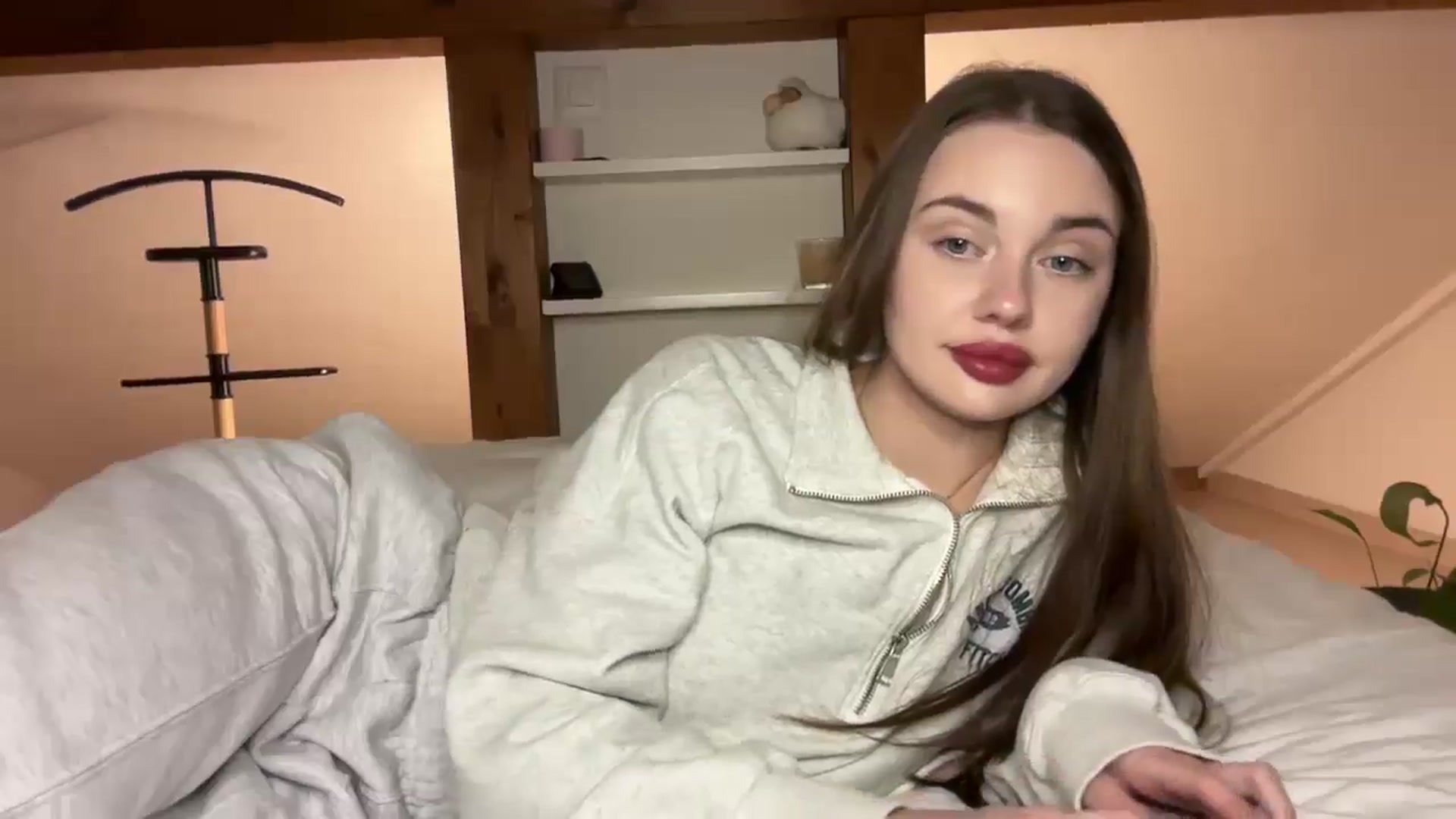 Gallery image thumbnail from Snake_lady's myfreecams stream on, 03/02/2025, 19:13 image 14 of 20