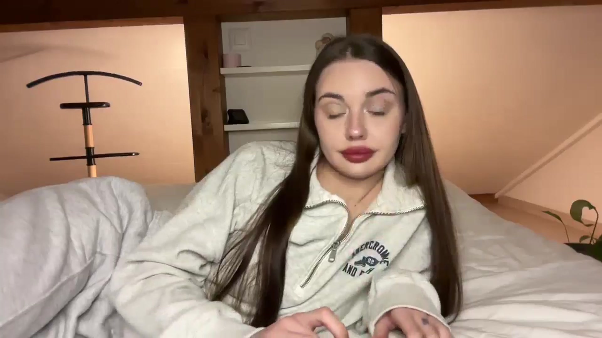 Gallery image thumbnail from Snake_lady's myfreecams stream on, 03/02/2025, 19:13 image 11 of 20