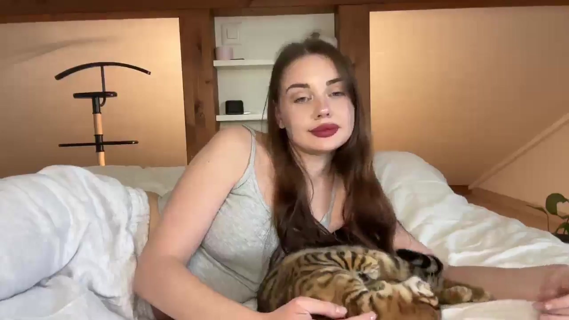 Gallery image thumbnail from Snake_lady's myfreecams stream on, 04/13/2025, 18:46 image 5 of 20