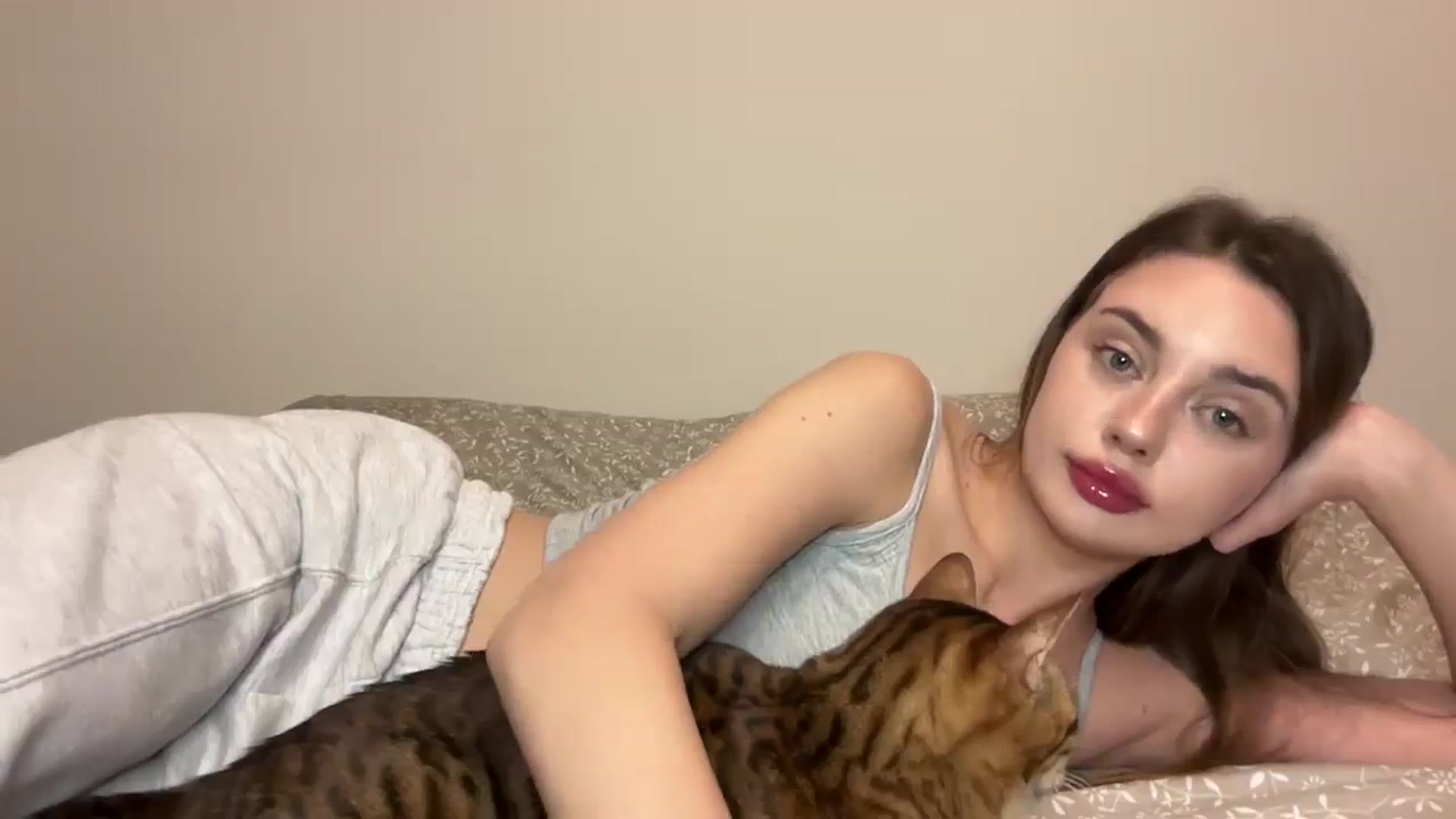 Gallery image thumbnail from Snake_lady's myfreecams stream on, 12/24/2025, 17:19 image 3 of 20