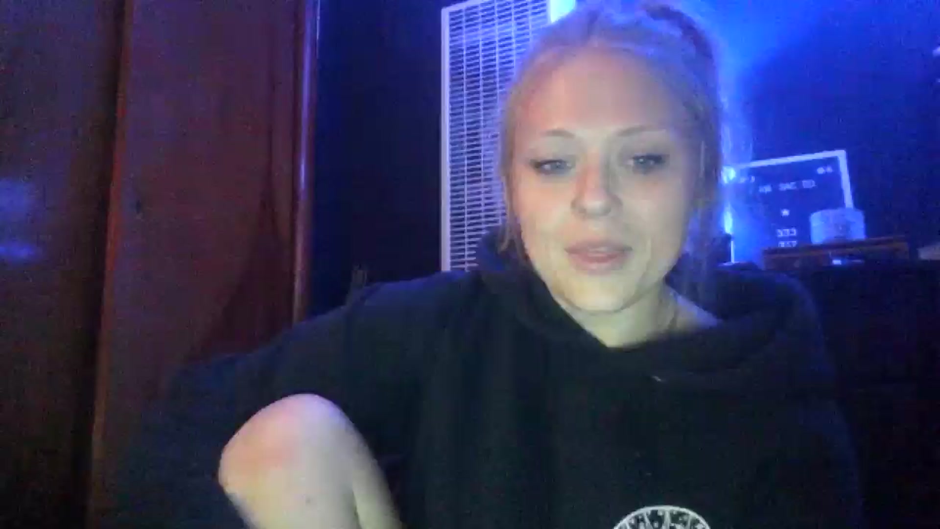 Gallery image thumbnail from SneakyAlice's myfreecams stream on, 10/29/2024, 20:51 image 10 of 20