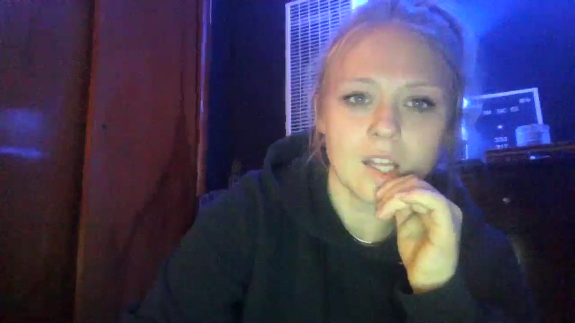 Gallery image thumbnail from SneakyAlice's myfreecams stream on, 10/29/2024, 20:51 image 7 of 20