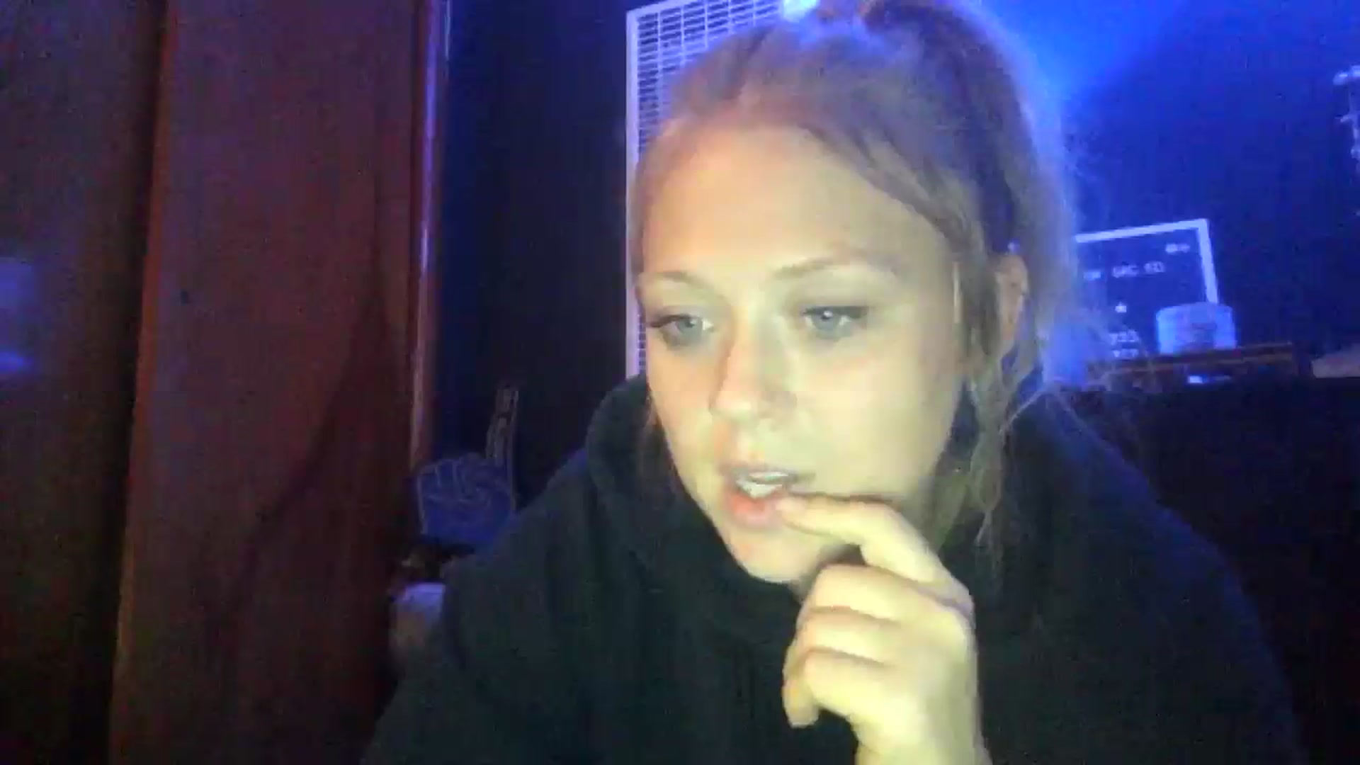 Gallery image thumbnail from SneakyAlice's myfreecams stream on, 10/29/2024, 20:51 image 13 of 20