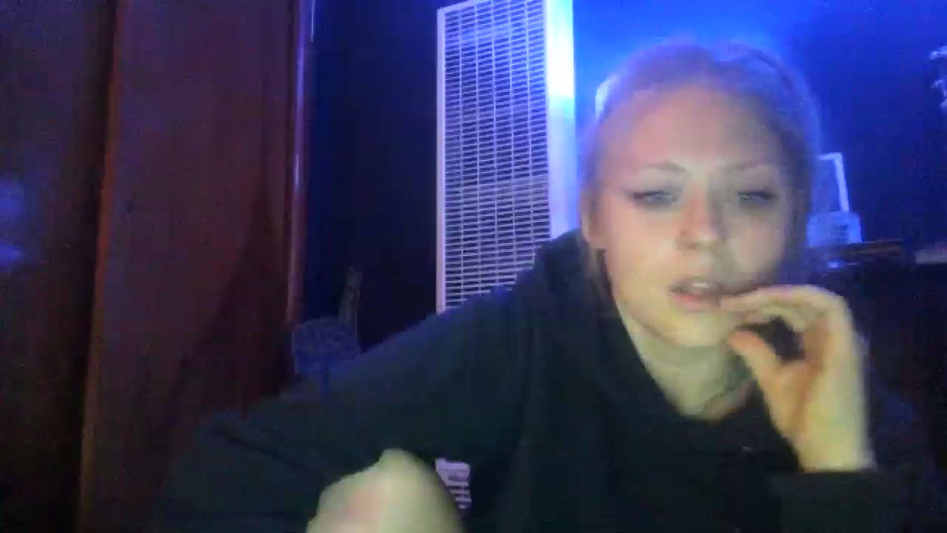 Gallery image thumbnail from SneakyAlice's myfreecams stream on, 10/29/2024, 20:51 image 18 of 20