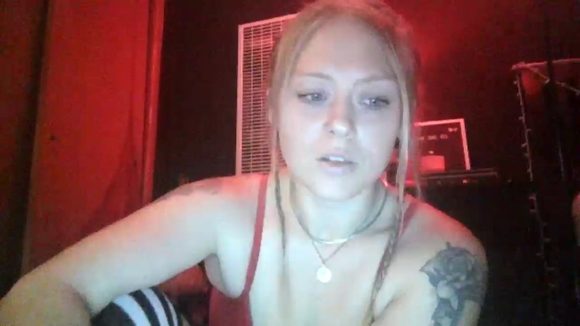 Gallery image thumbnail from SneakyAlice's myfreecams stream on, 10/30/2024, 16:18 image 7 of 20